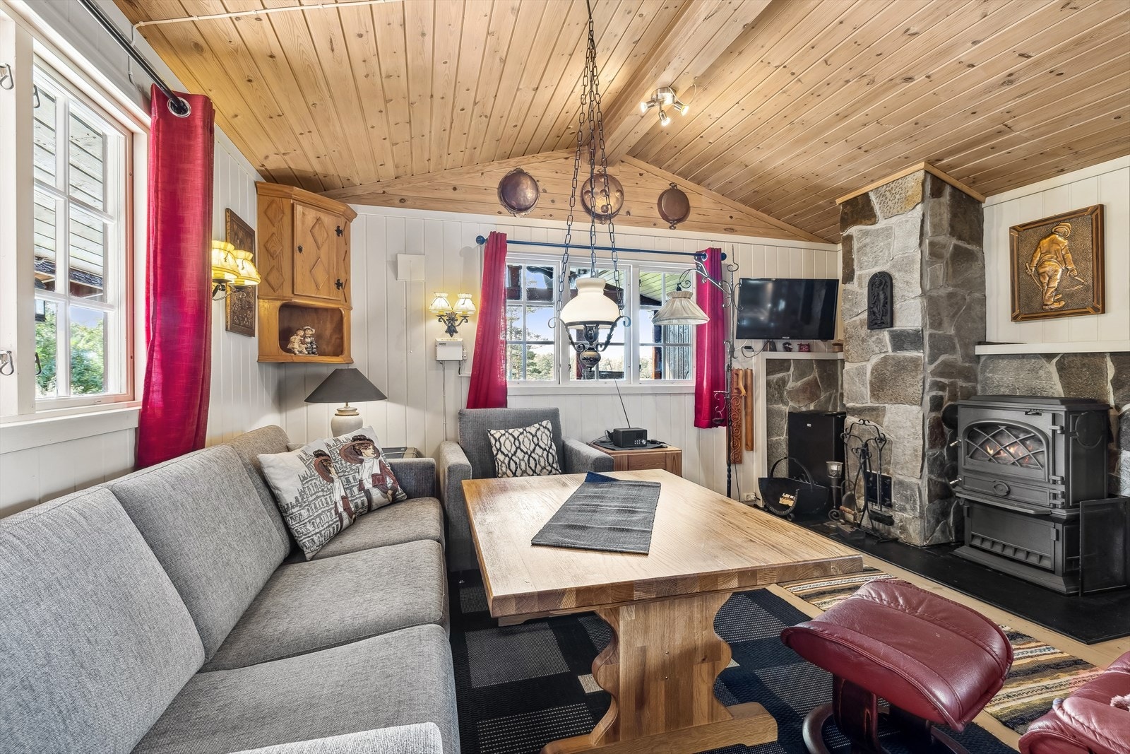 Her er det muligheter for å slappe av foran tv'n, eventuelt briljere i kort- og brettspill. Galleribilde