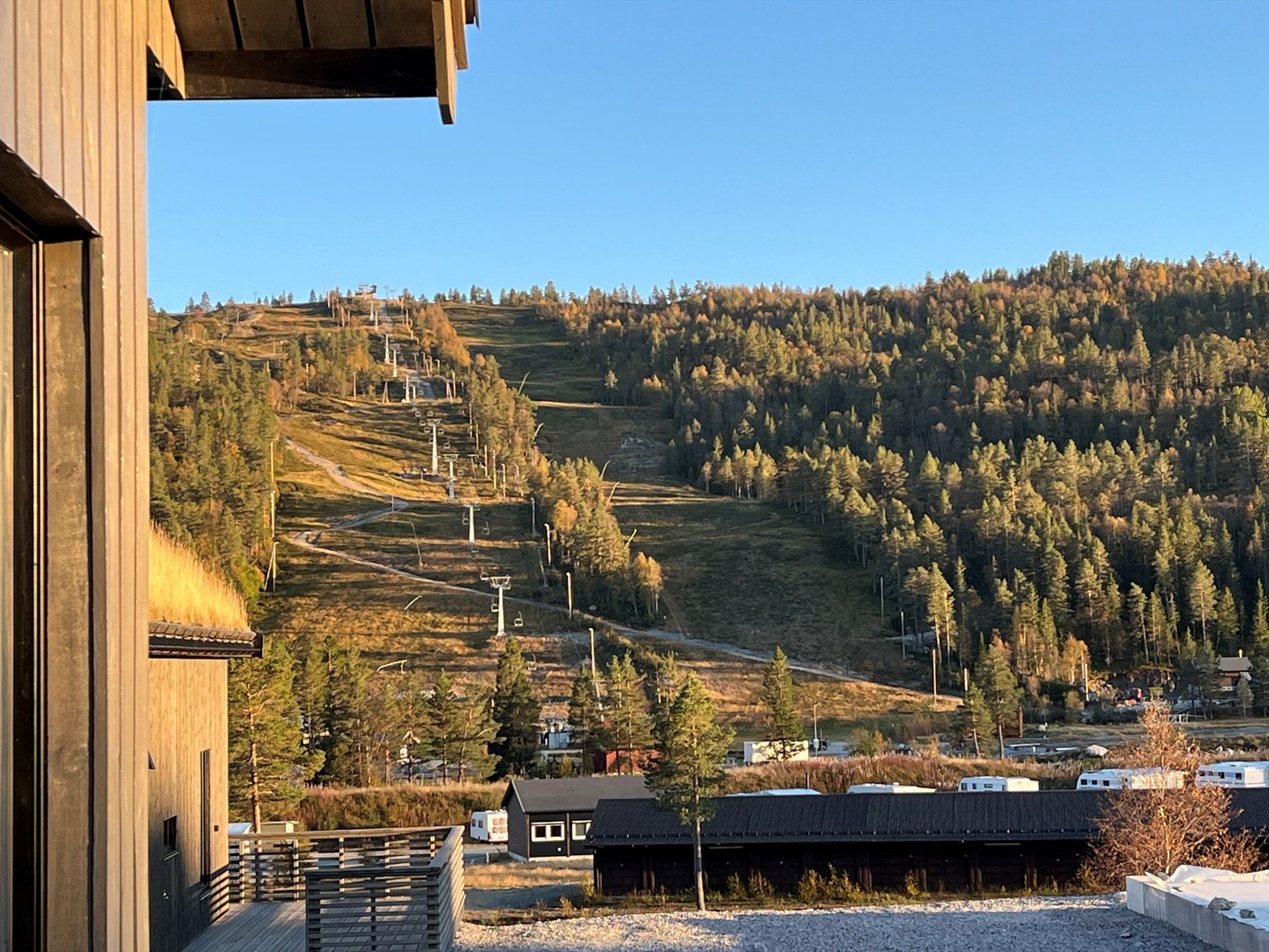 Nærheten og utsikten til skisenteret. Galleribilde