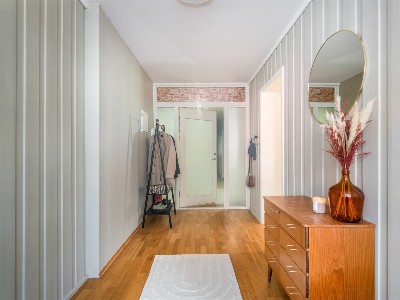 Leiligheten ble totalrenovert og seksjonert i 2007, men har bevart sitt tradisjonelle uttrykk med klassiske detaljer, god takhøyde m.m. Galleribilde