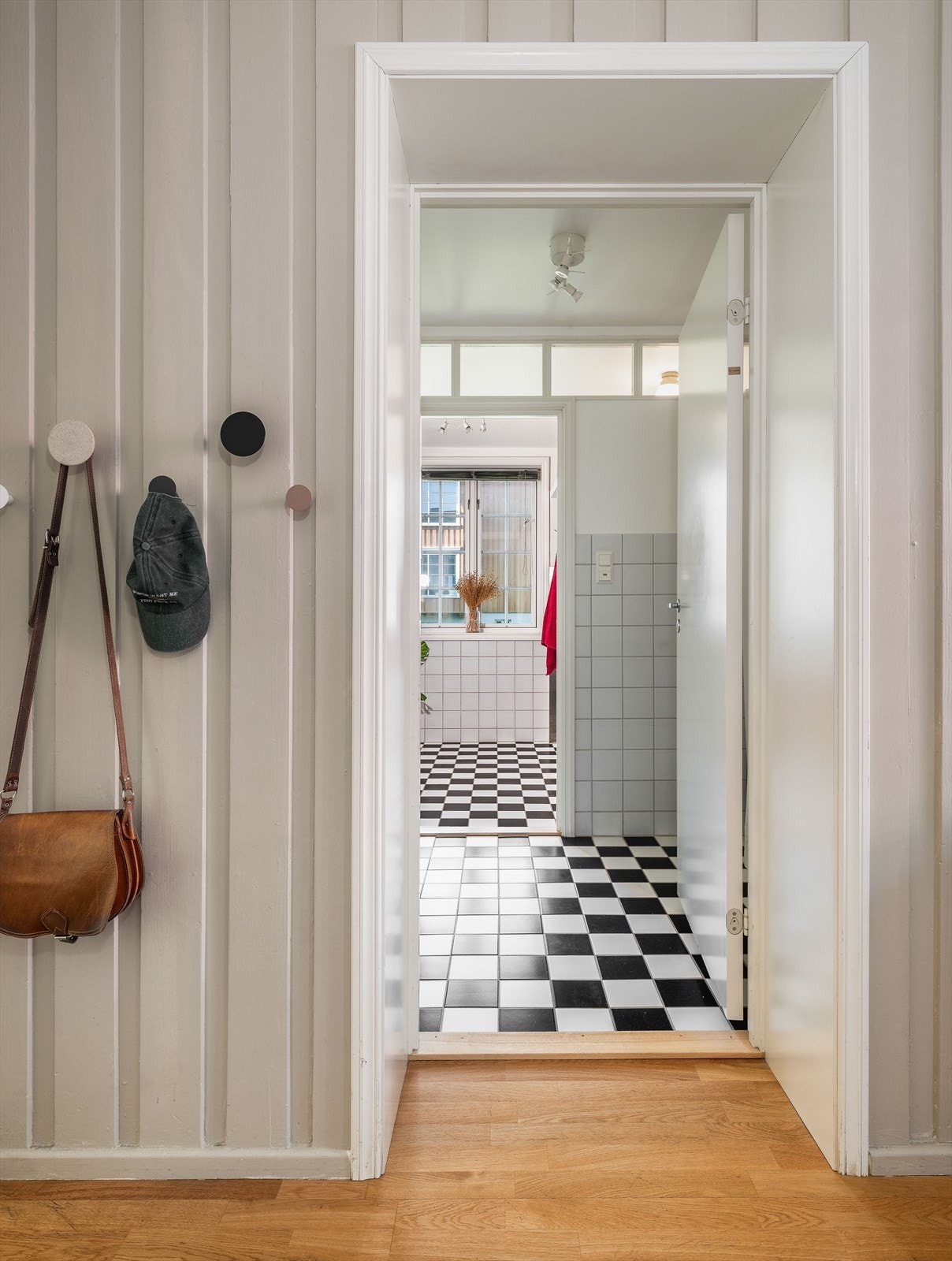 Rommet er på ca. 10m² og har godt med plass til garderobeløsning, oppbevaringsmøbler, klesheng m.m. Galleribilde