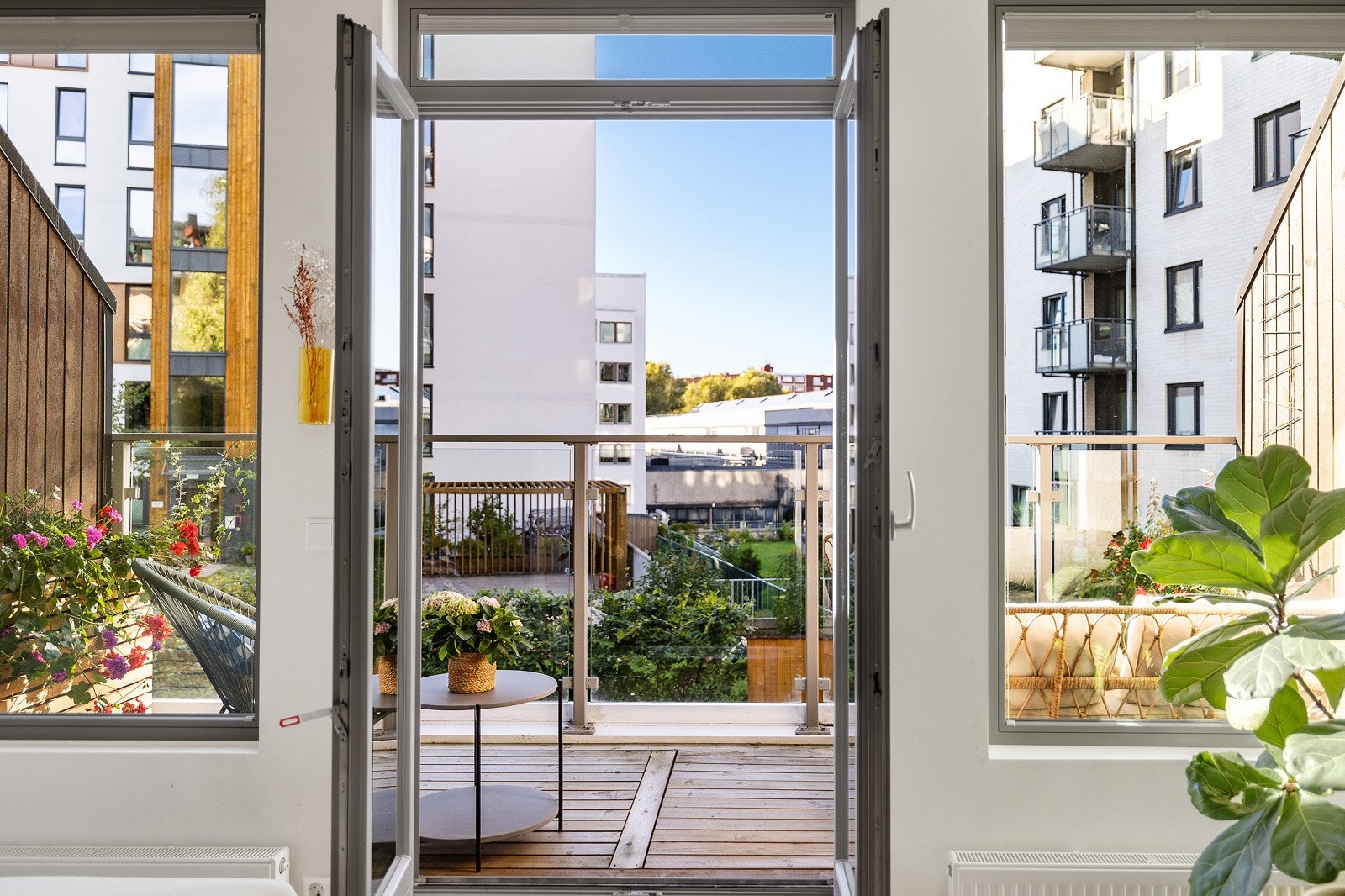 Utgang til balkongen fra stue. Galleribilde