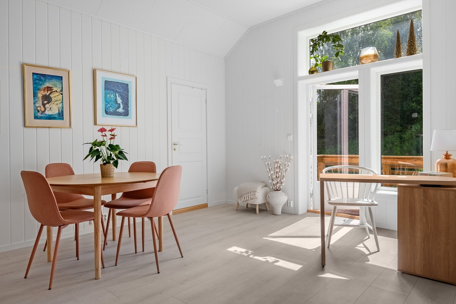 Her får du en inntagende stue/spisestue. Galleribilde