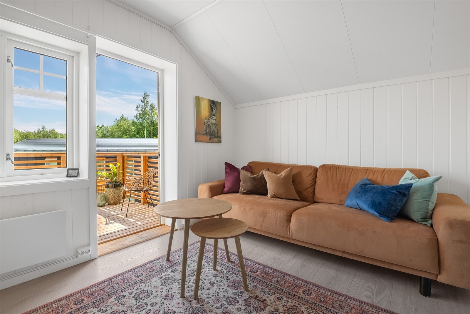 Fra stuen er det utgang til en større balkong. Galleribilde