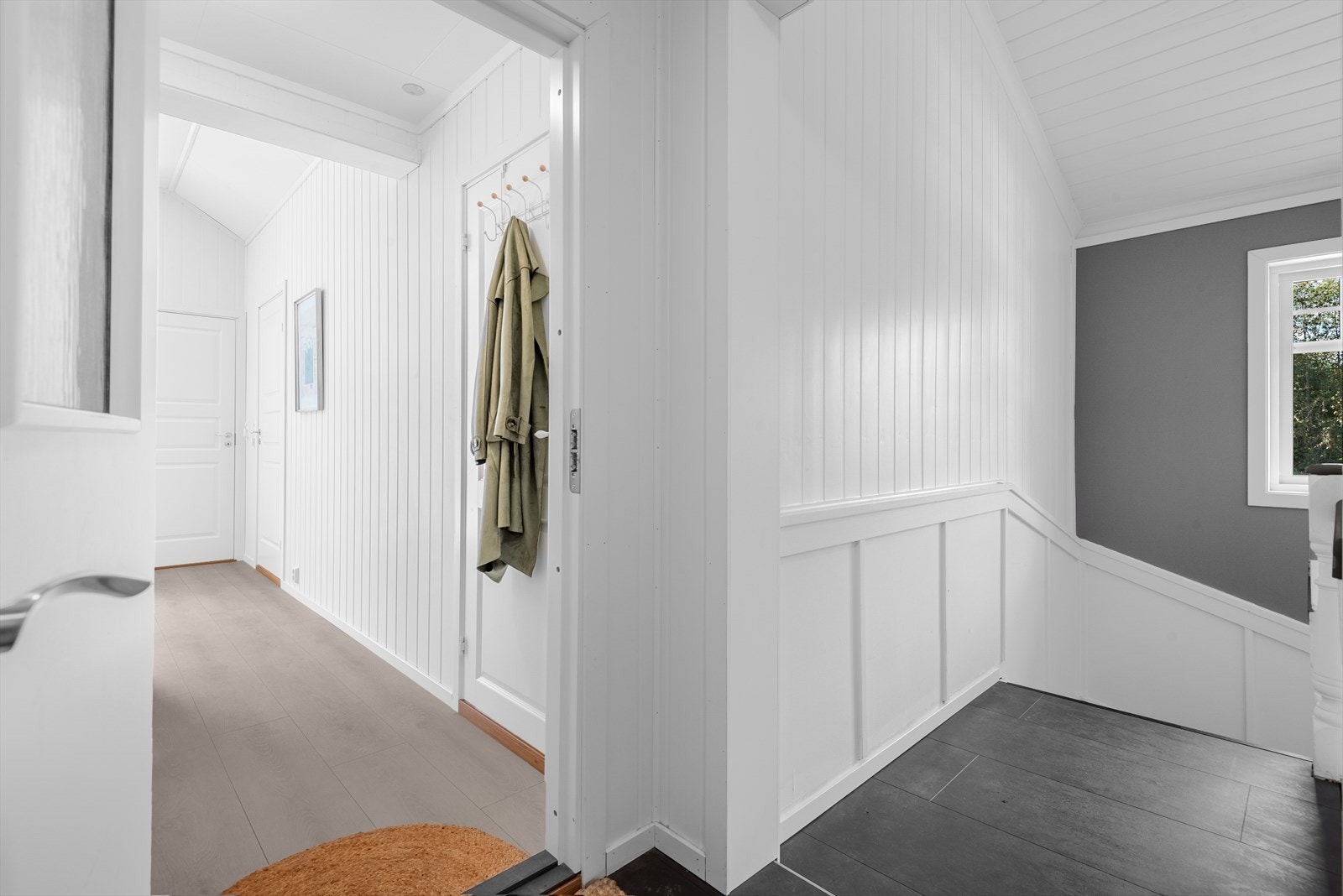 Leiligheten har et hyggelig inngangsparti som innbyr til en god hjemmefølelse. Galleribilde