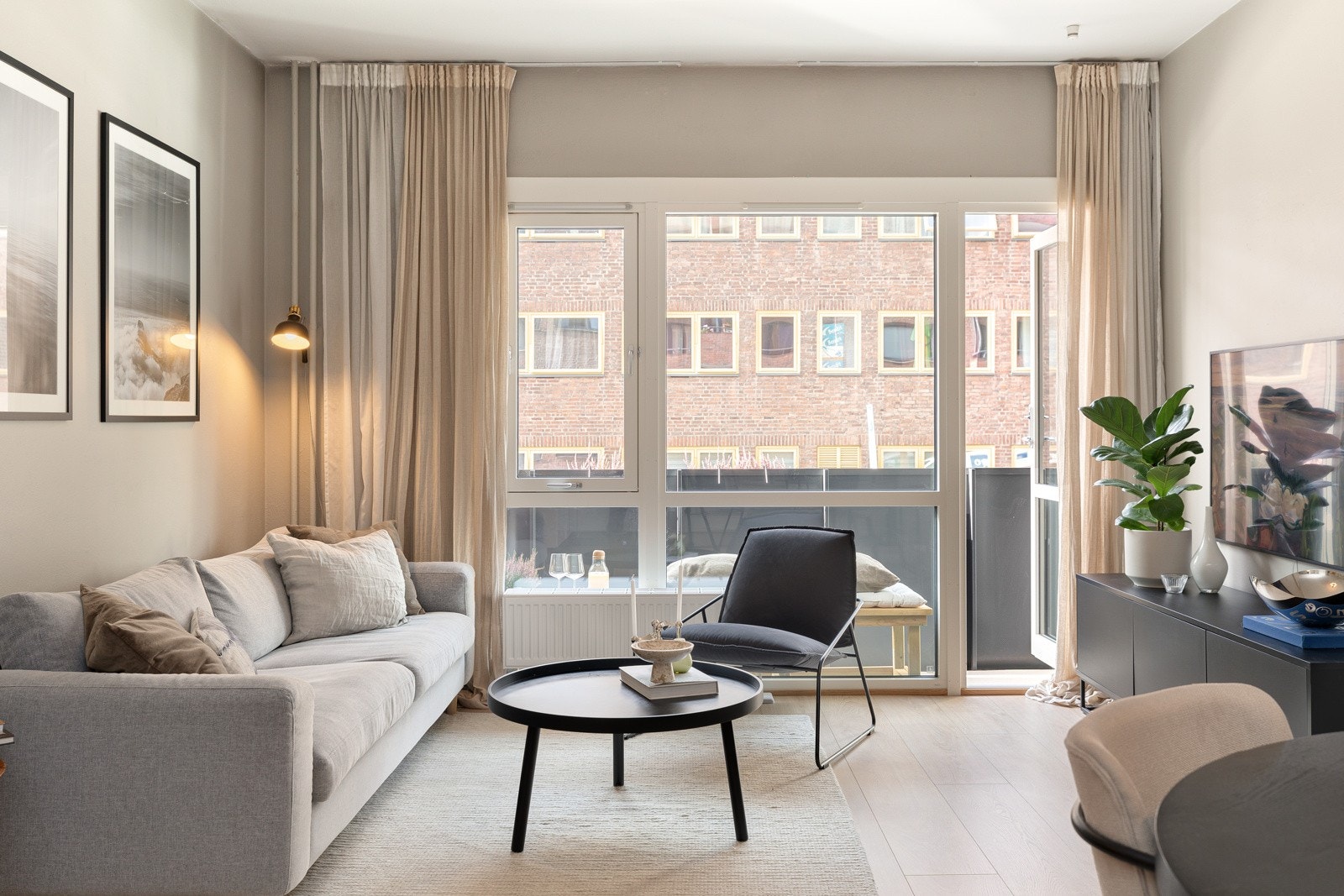 Fra stuen har du videre utkomst til balkongen Galleribilde