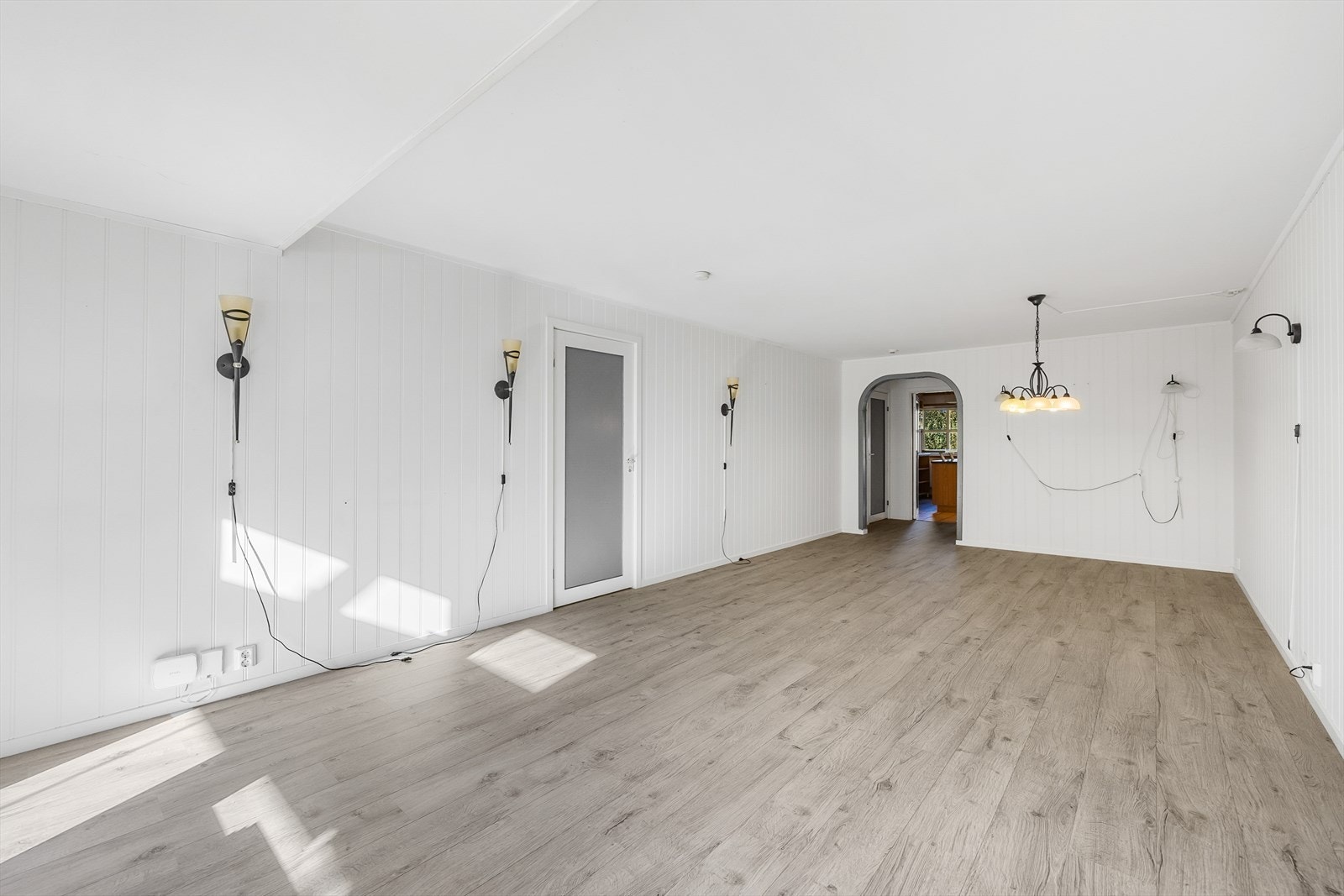 Stuen har god plass for underholdning og avslapning Galleribilde