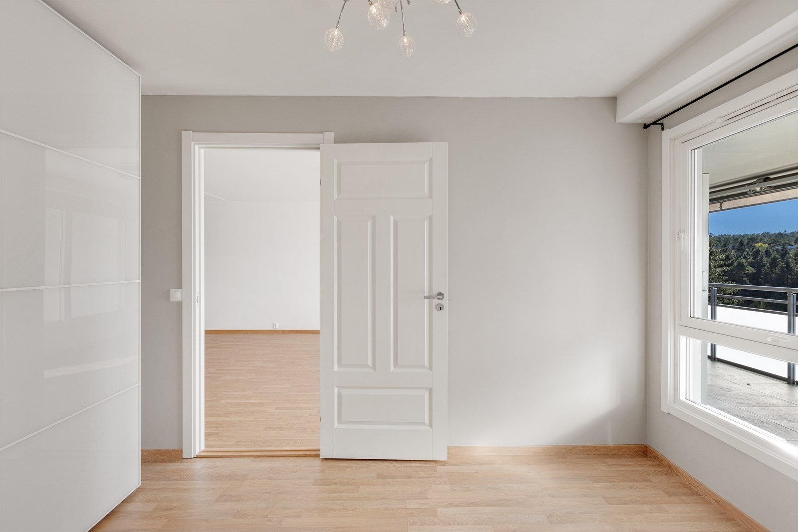Soverom med adkomst fra stue Galleribilde