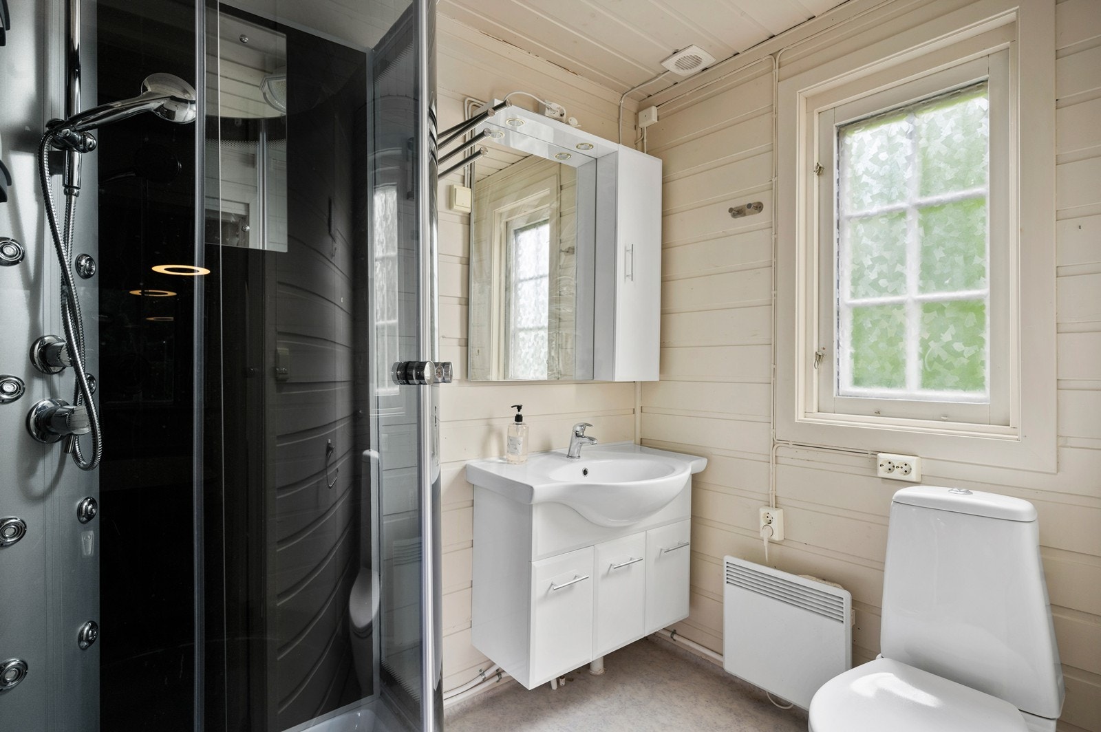 Bader ble utført som egeninnsats rundt år 2000 av tidligere eier Galleribilde