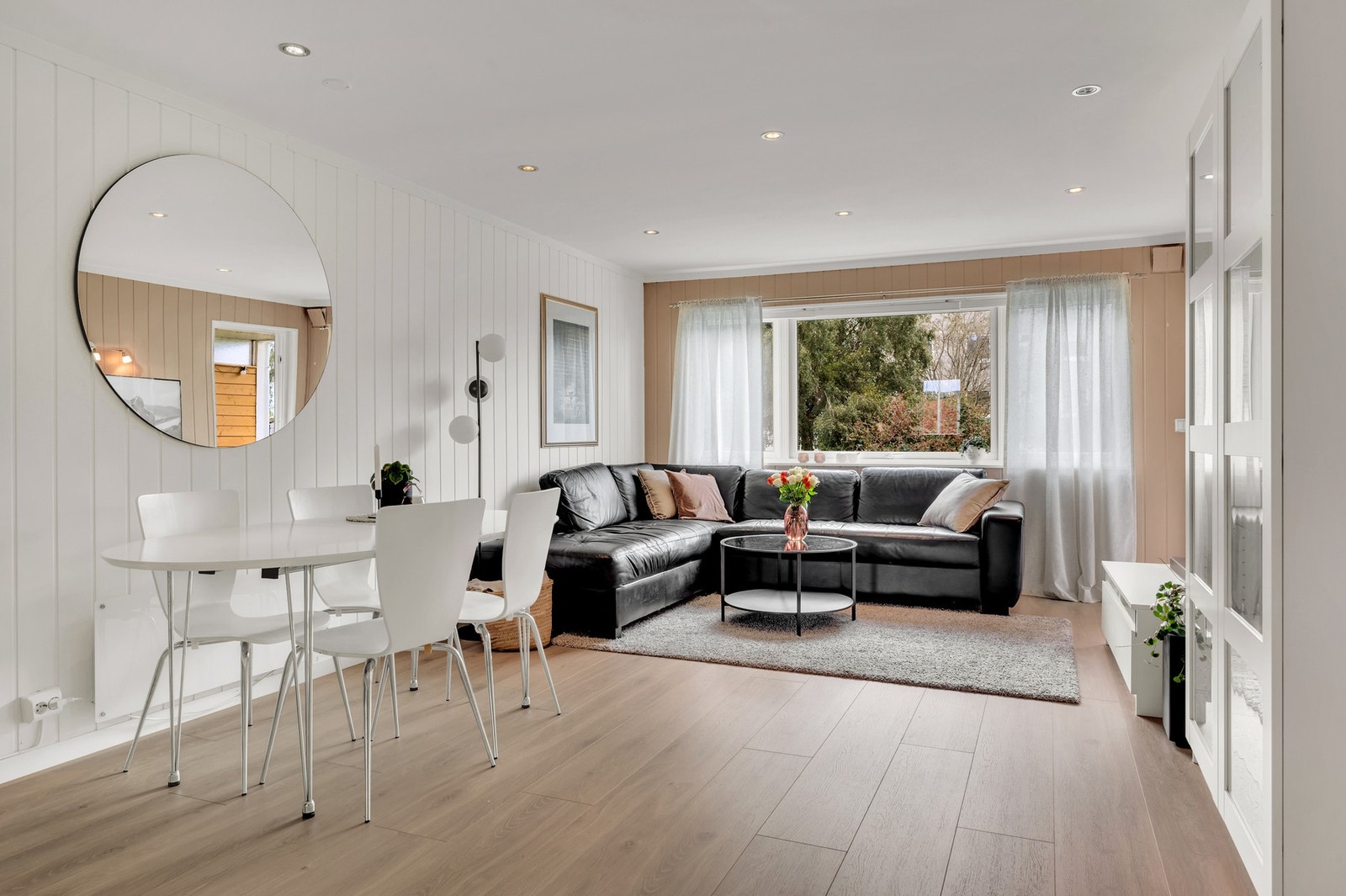 EiendomsMegler 1 v/Frank Robert Bae har gleden av å presentere en pen 3-roms leilighet beliggende på populære Charlottenlund! Galleribilde