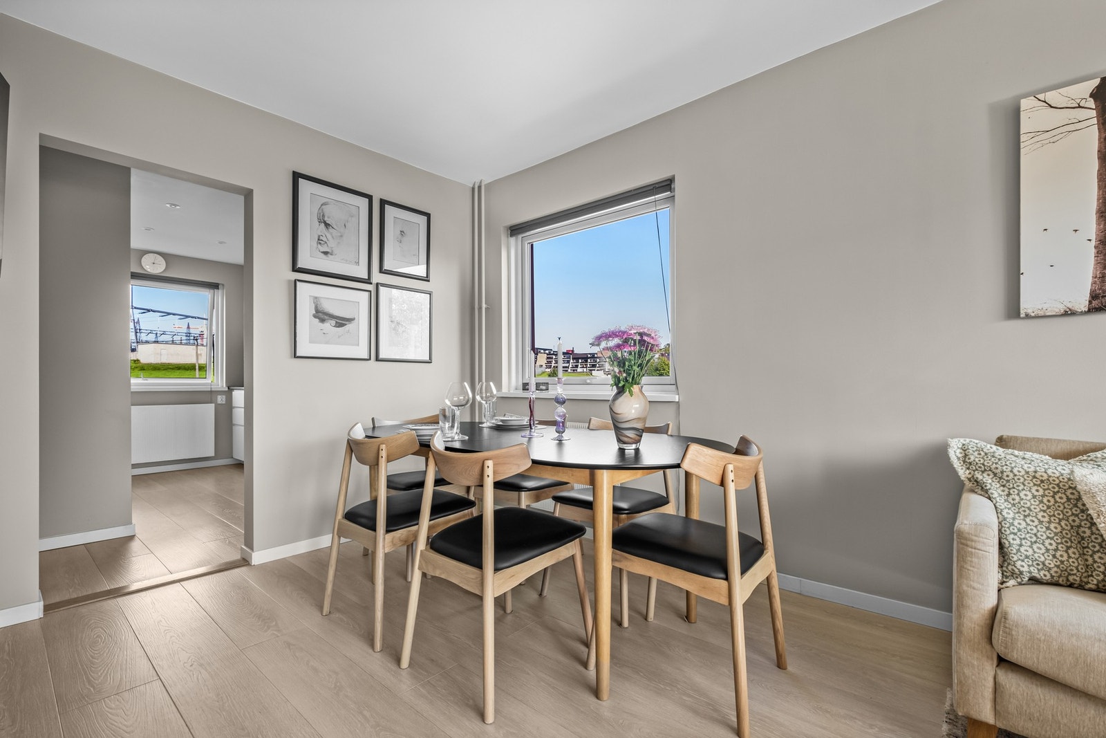 Her er det plass til spiseseksjon eller et soverom. Galleribilde