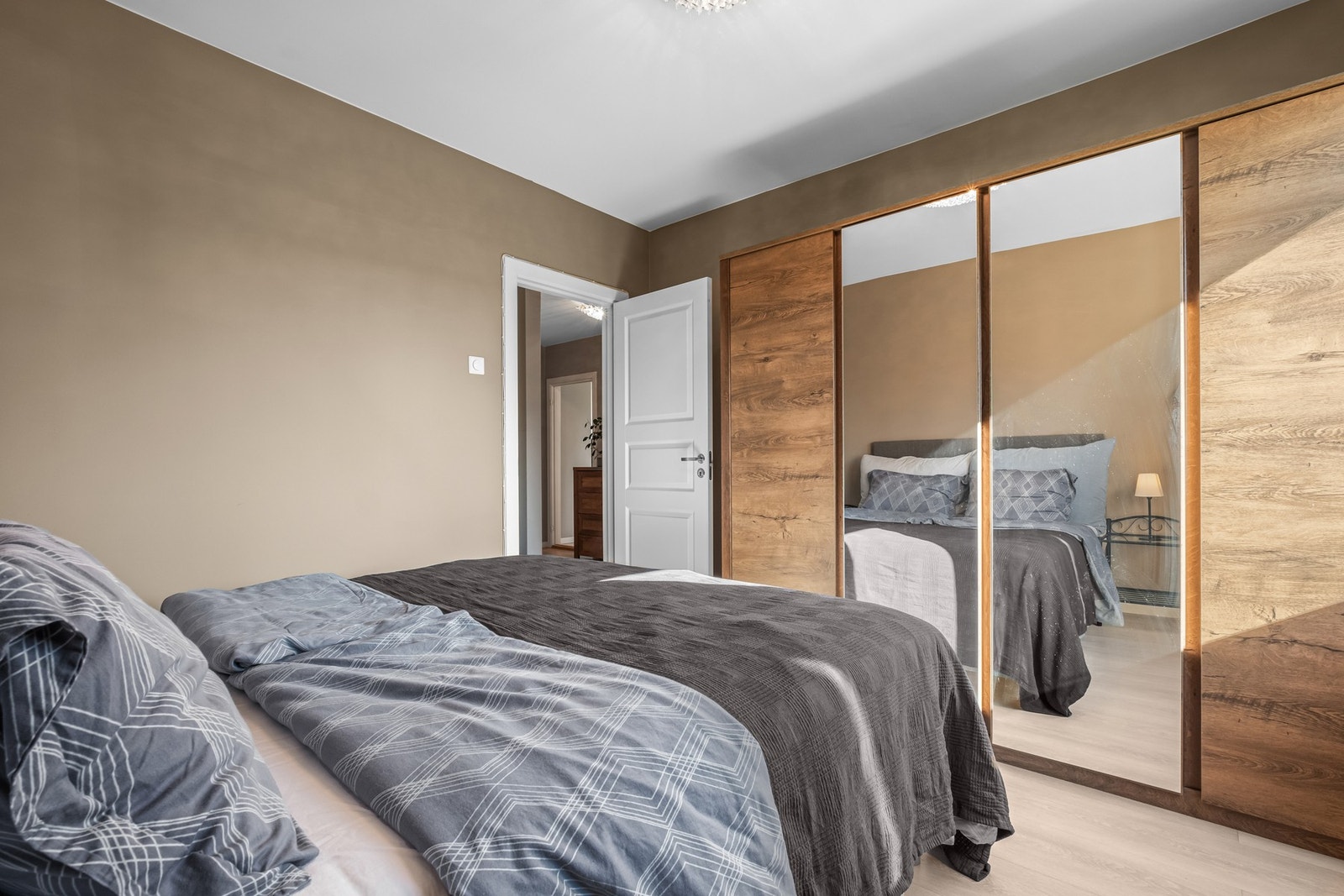 Flott garderobeinnredning medfølger. Galleribilde