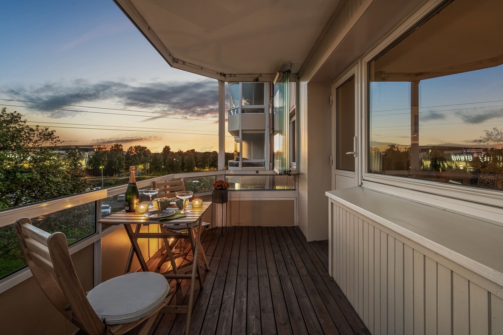 Merk deg at fellesutgiftene inkluderer oppvarming (bergvarme), varmtvann, tv og internett! Galleribilde