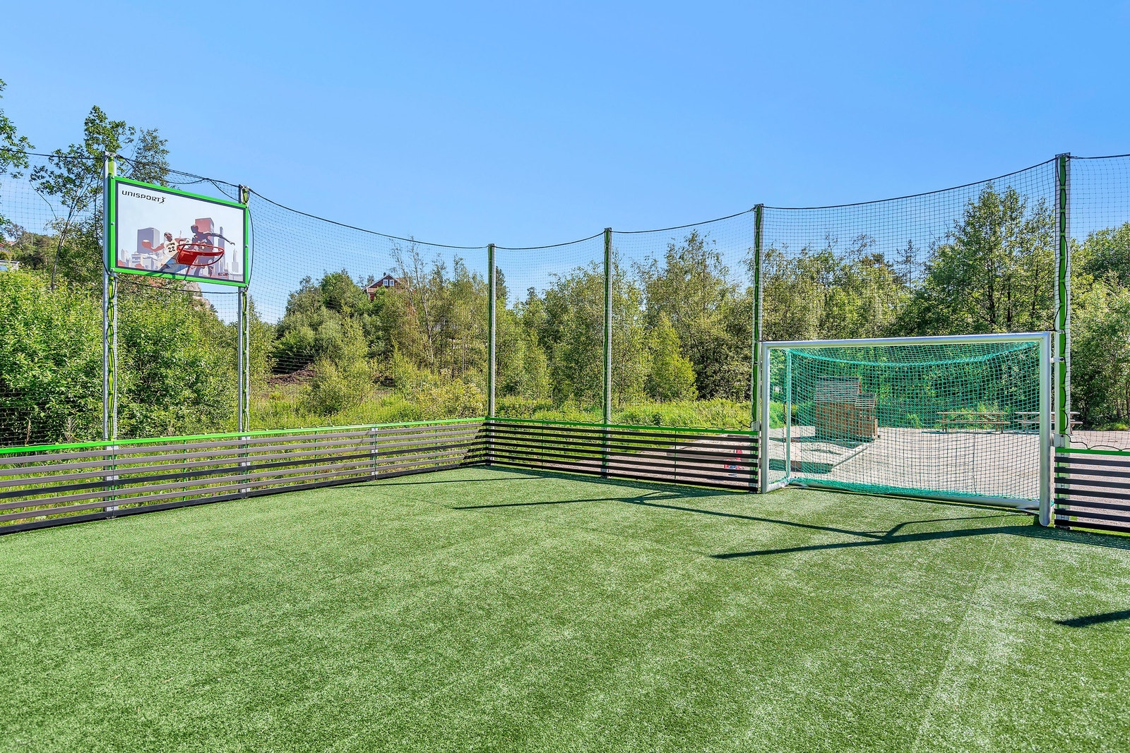 Ballbinge og lekeplass Galleribilde