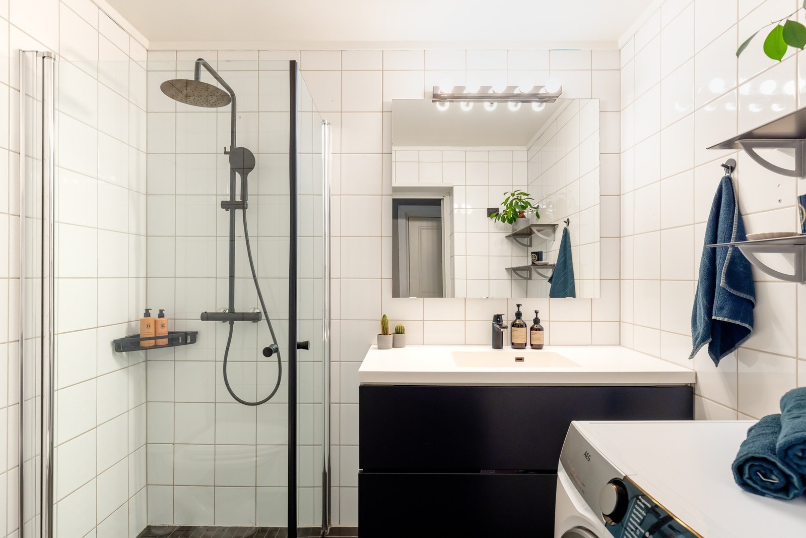 Flislagt baderom oppgradert i 2010 med gulvvarme. Galleribilde