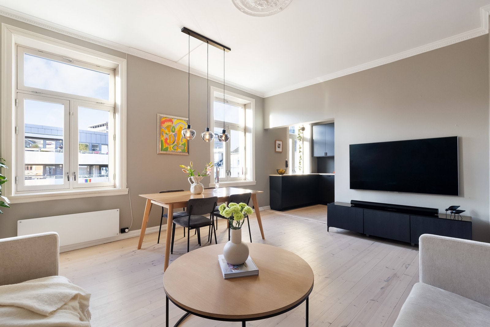 Kristine Hauan Berg Mailehn Øverås ved Eie Løren ønsker velkommen til Hagegata 39B! Galleribilde