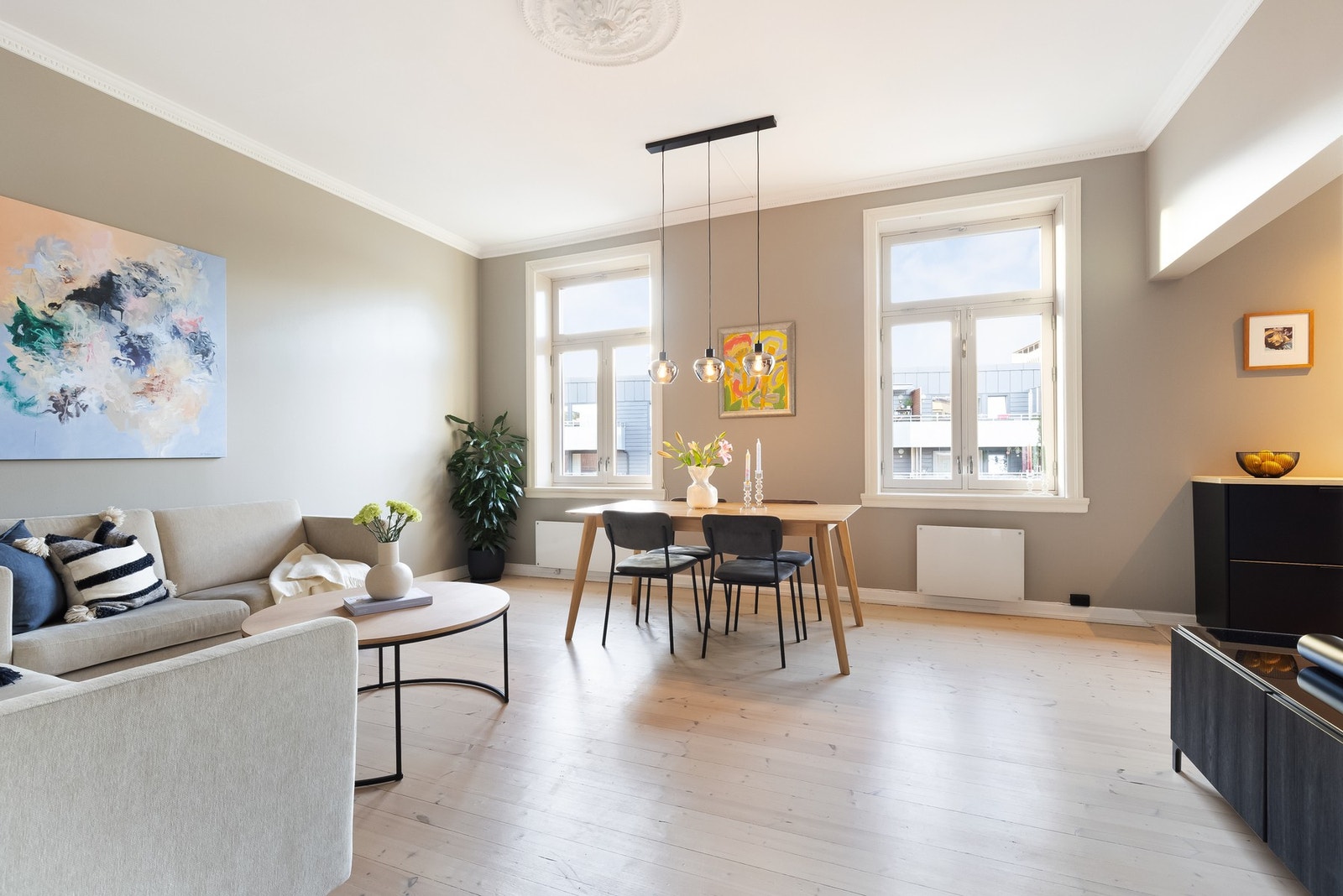 I Hagegata 39B får du en meget lys og luftig 3-roms leilighet med god planløsning. Galleribilde