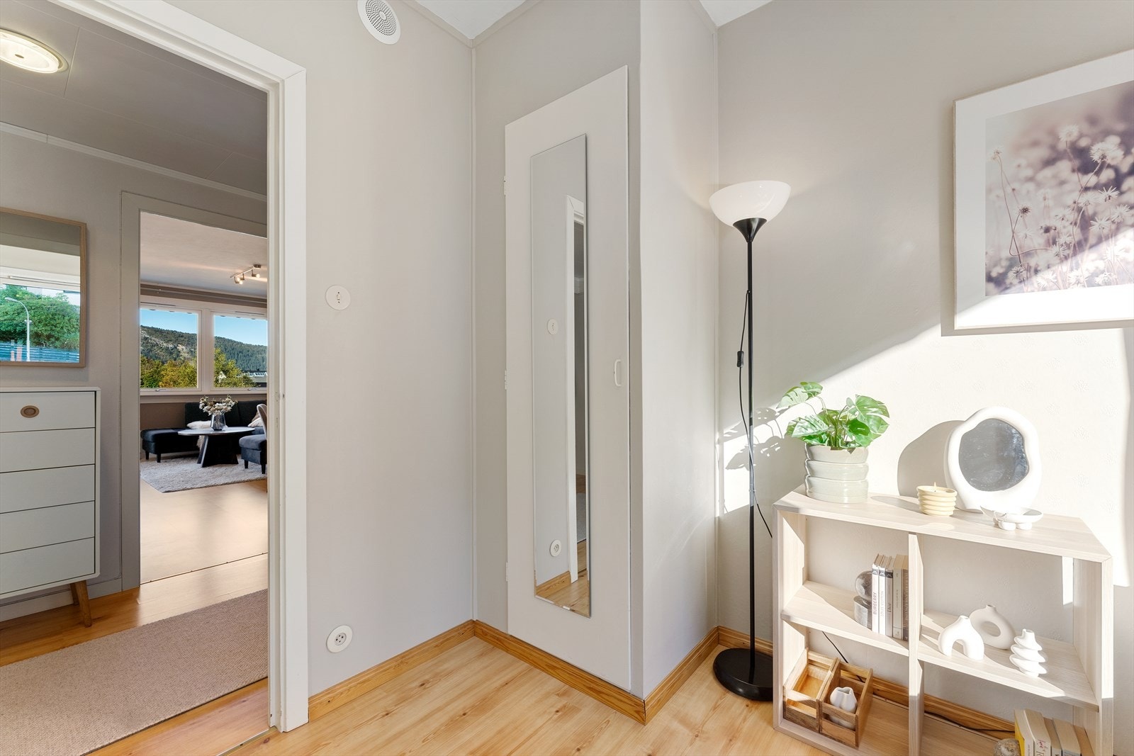 - Dette rommet er også perfekt for deg som trenger et kontor eller lignende - Galleribilde