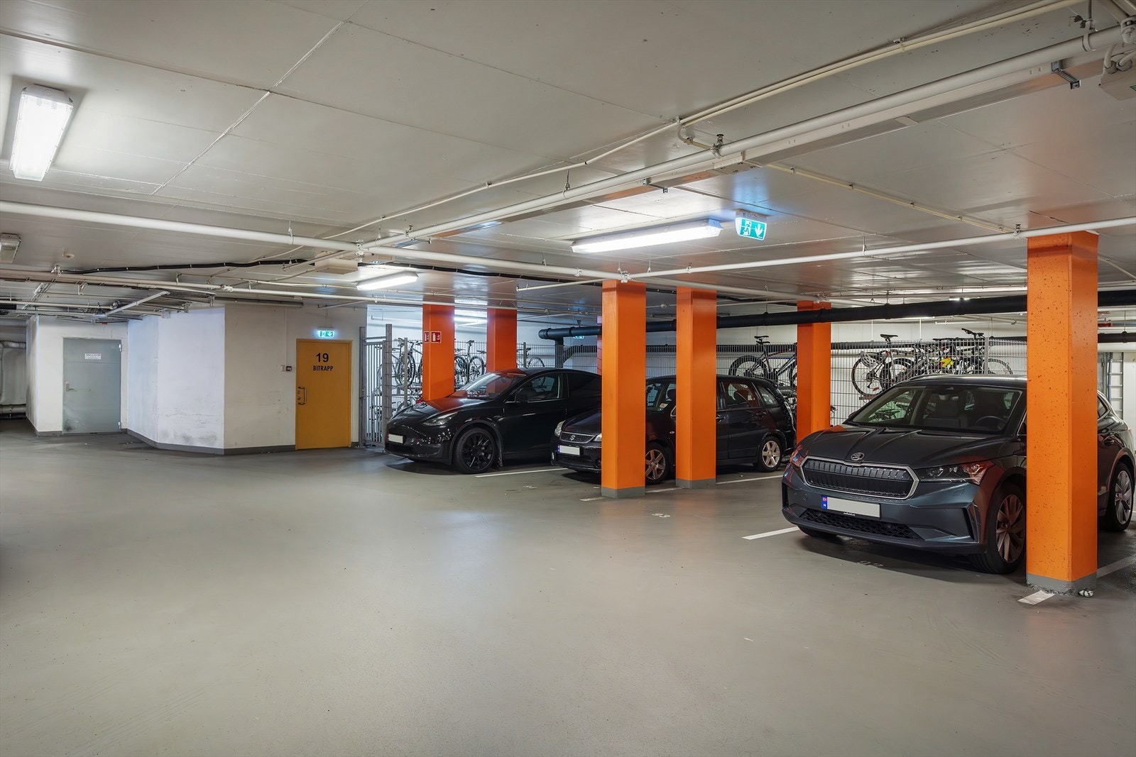 - Fast parkeringsplass i felles garasje - Galleribilde