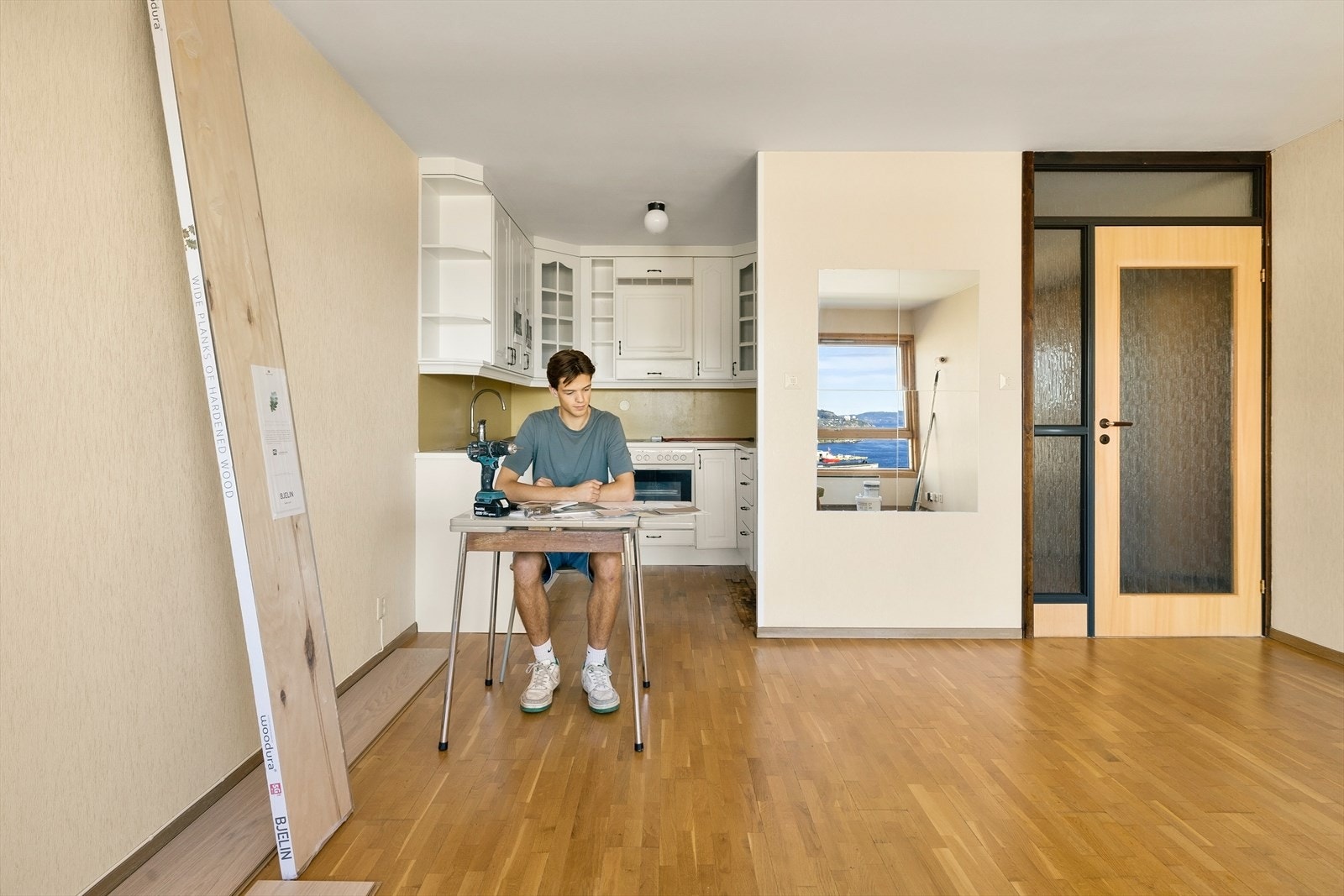 Åpen stue-/kjøkkenløsning på ca. 26,50 m² Galleribilde