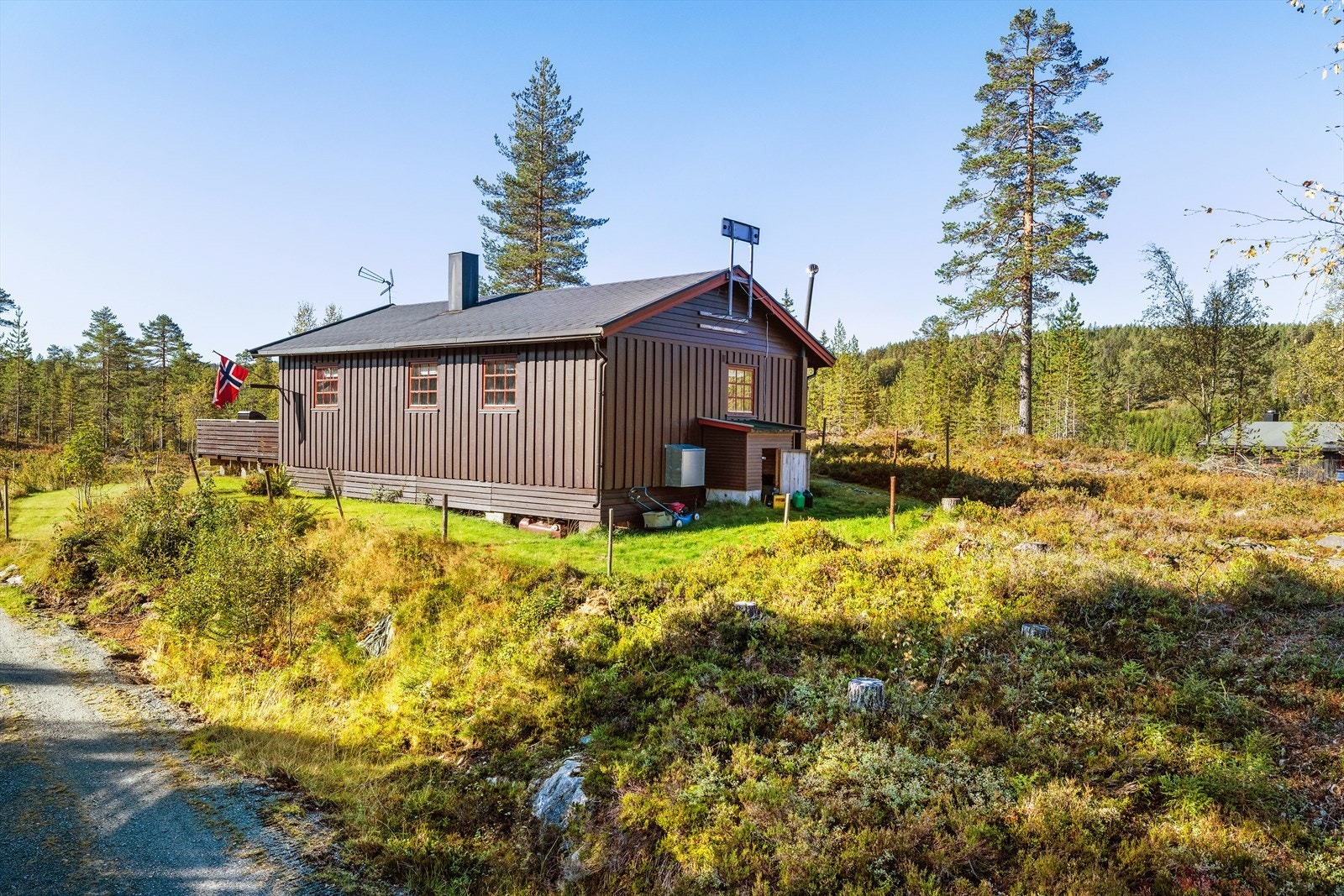 Hytta har gode solforhold og ligger sydvendt. Galleribilde