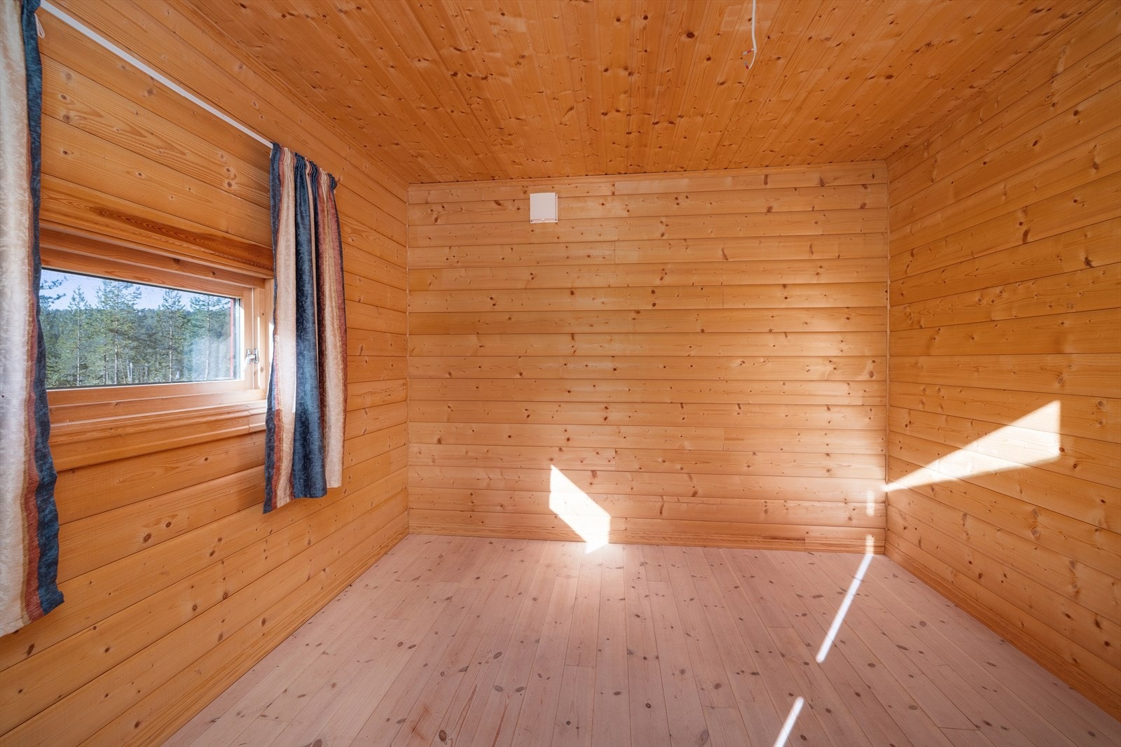 Praktisk bod med plass til diverse utstyr. Galleribilde