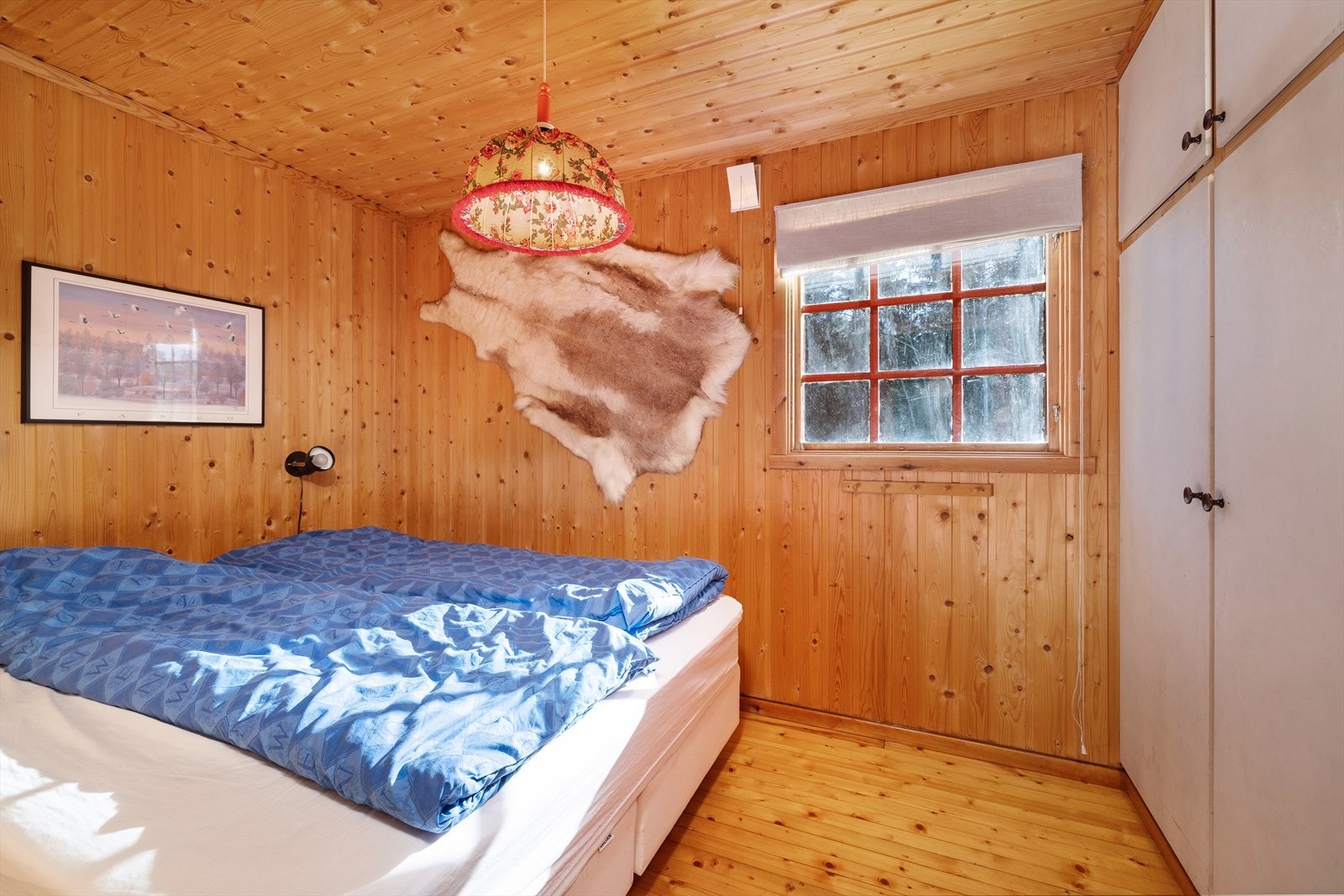 Stort soverom med plass til dobbeltseng. Galleribilde