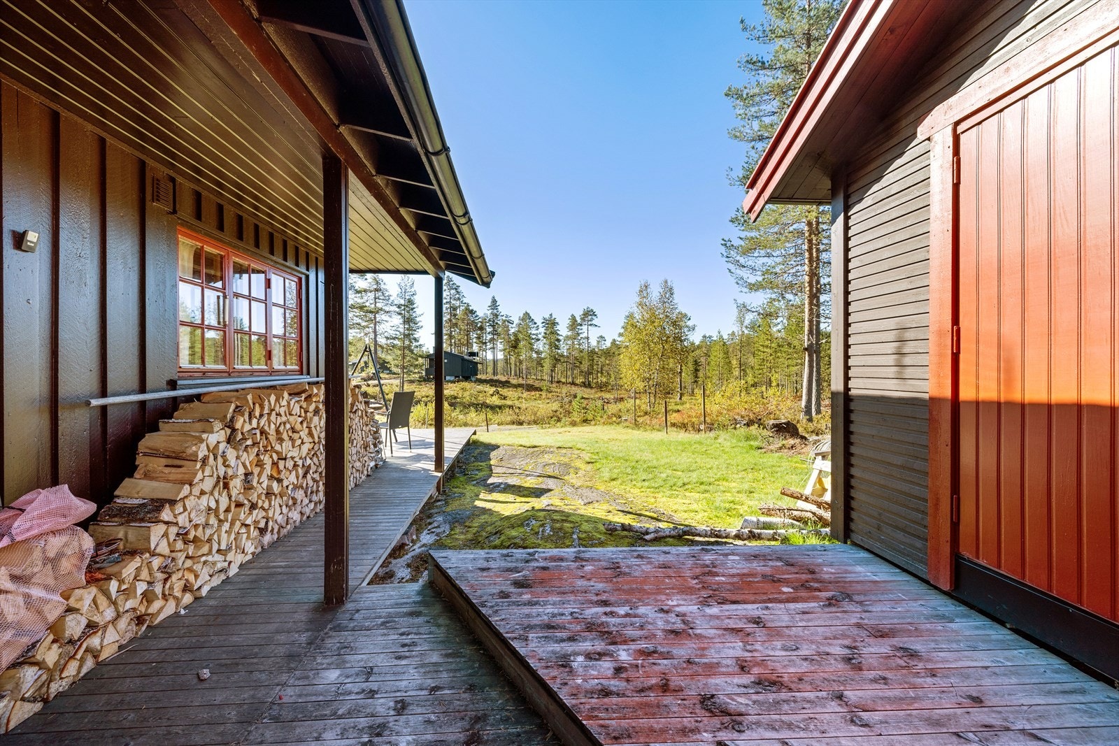 Rett utenfor inngangspartiet er det en praktisk bod på 7 m². Galleribilde