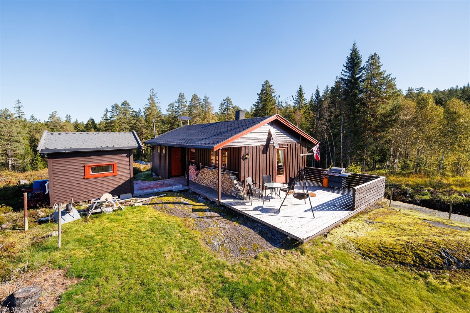 Eiendomsmegler1 v/Carl Erik Qvist ønsker deg velkommen til Hestetjennveien 665! Galleribilde