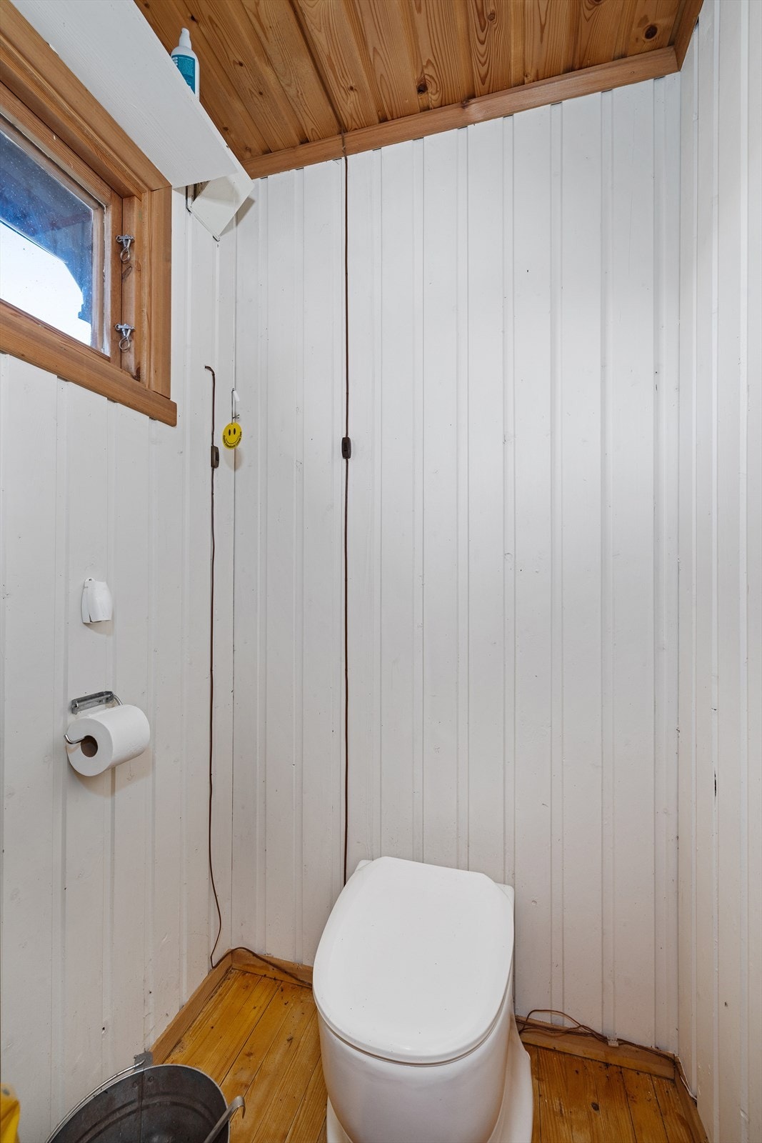 Gulvmontert toalett til tett kum. Galleribilde