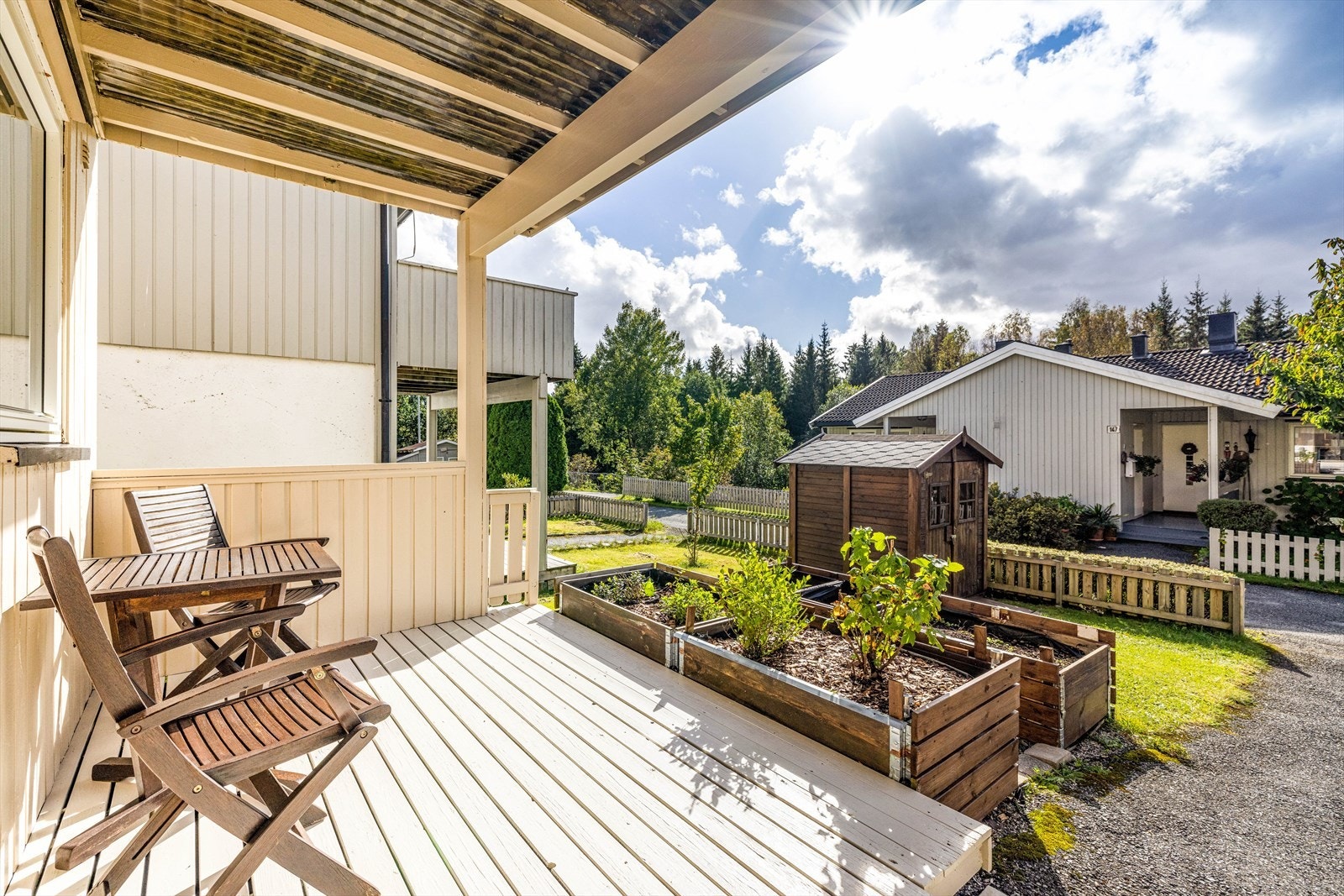 Det er også oppført en utvendig bod med lagringsplass i hagedelen. Galleribilde