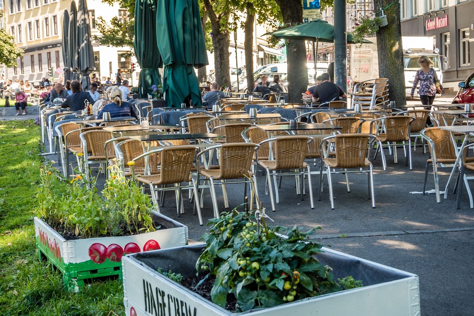 Alexander Kiellands plass har flere restauranter med hyggelig uteservering, perfekt beliggenhet et par minutter fra leiligheten. Colonel Mustard er en favoritt i nabolaget og tilbyr enkel, god og vellaget mat med en varm og lokal pub-atmosfære. Galleribilde