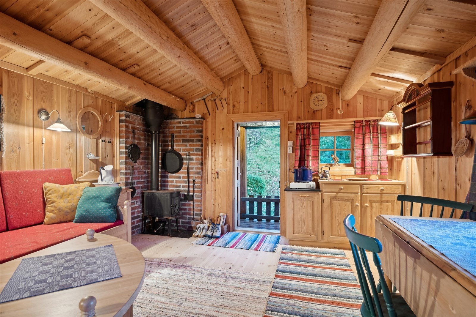 Det er også et anneks på eiendommen. Dette er og innredet med sengeplasser. Galleribilde