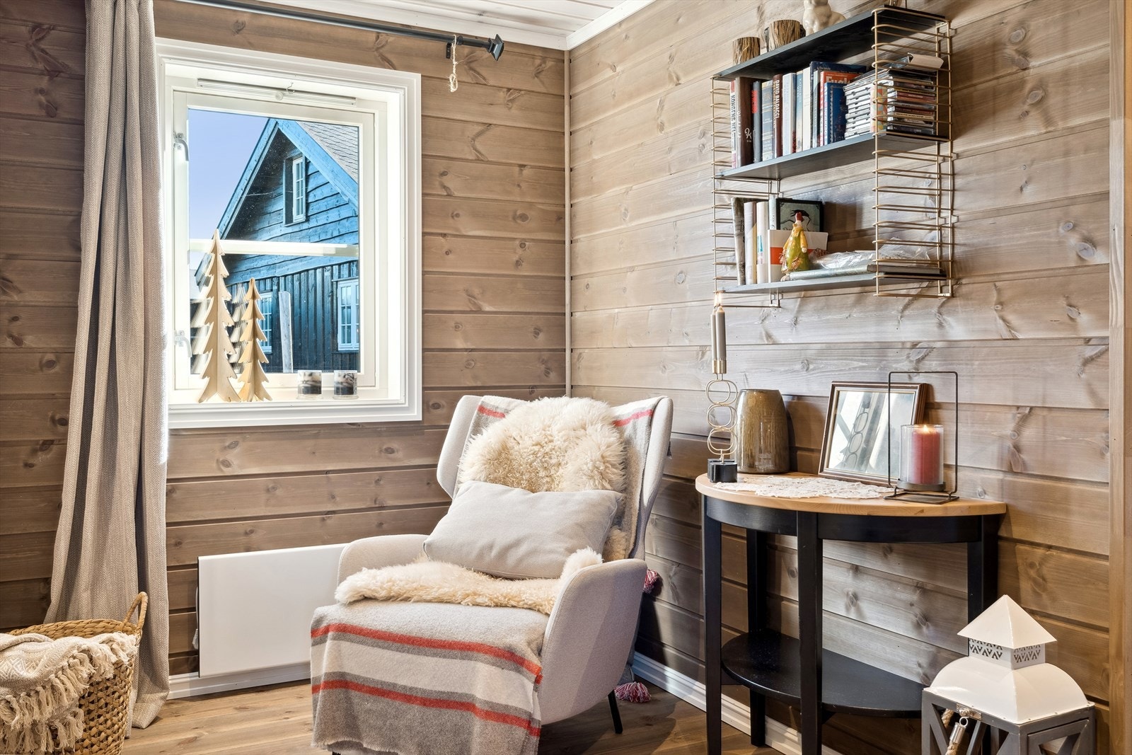 Hyggelig lesekrok. I de opprinnelige tegningene fra hyttelykke var dette et soverom, så er kan det være mulighet for å få et soverom ekstra. Galleribilde
