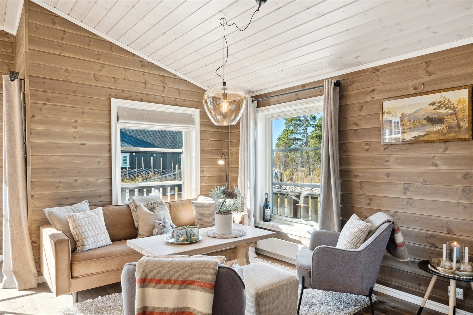 Her er det plass til en sofagruppe hvor man kan slappe av etter en dag ute i fjellet. Galleribilde