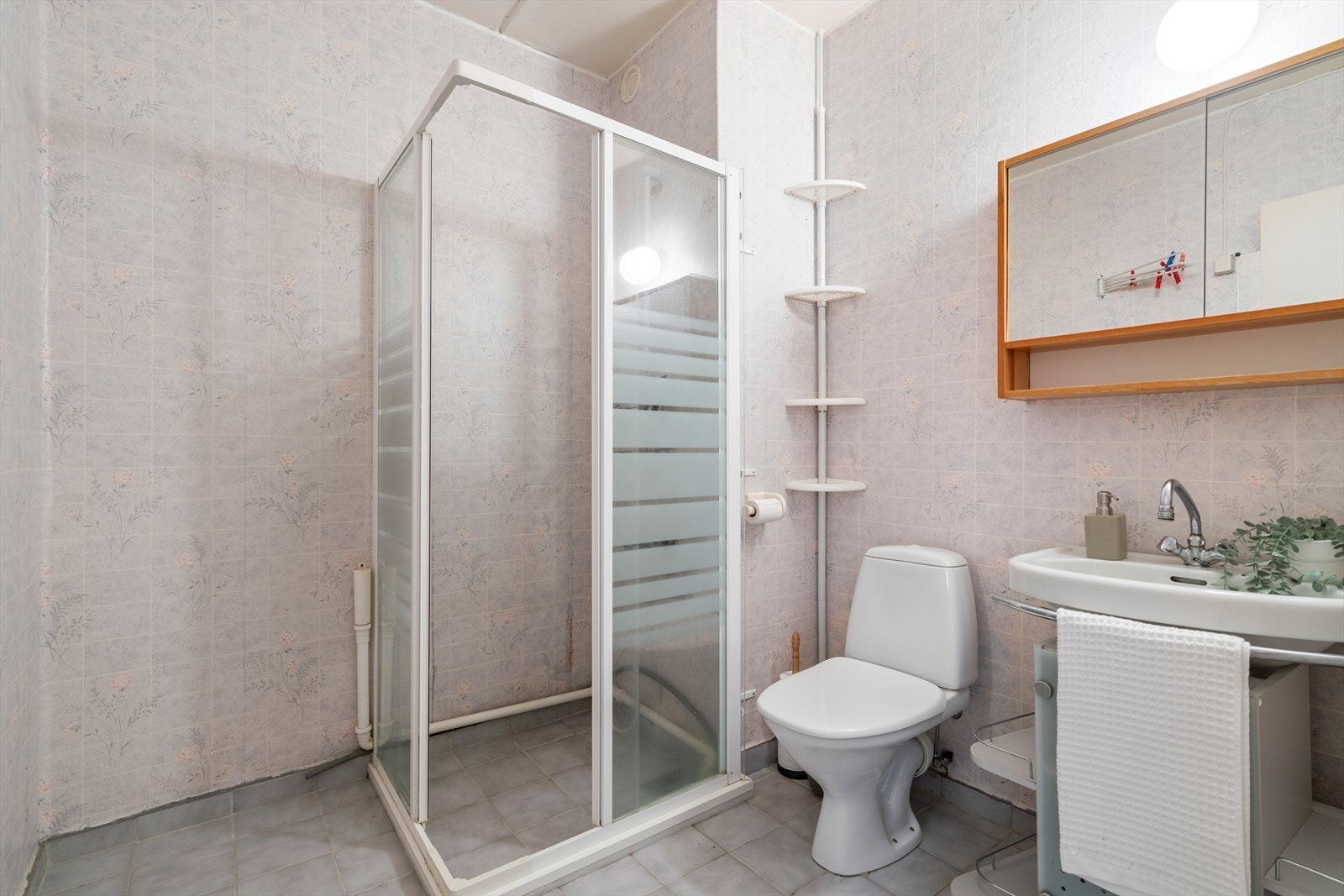 - Badet måler 4,6 m² - Galleribilde