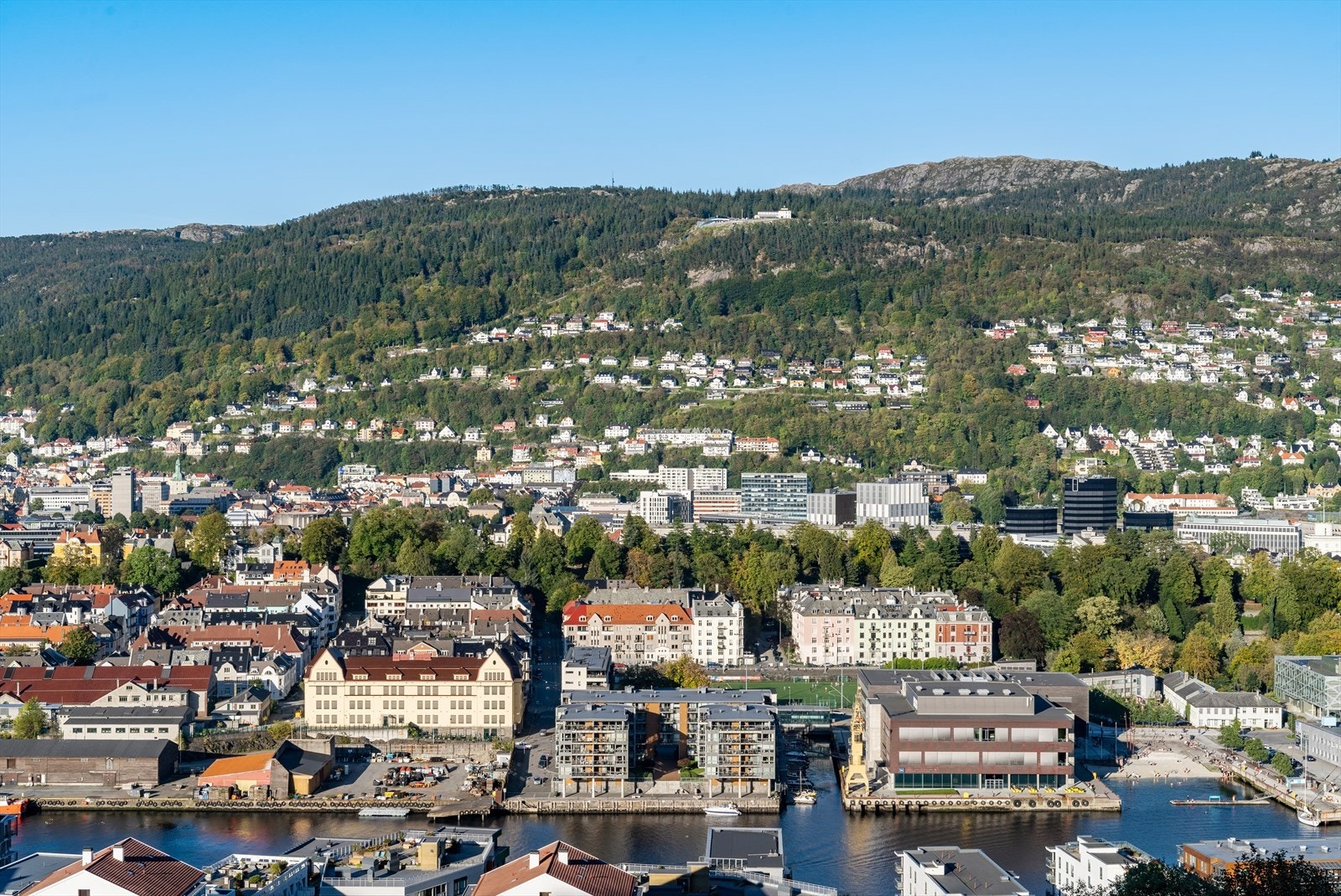 - I tillegg har leiligheten tilgang til felles takterrasse! - Galleribilde