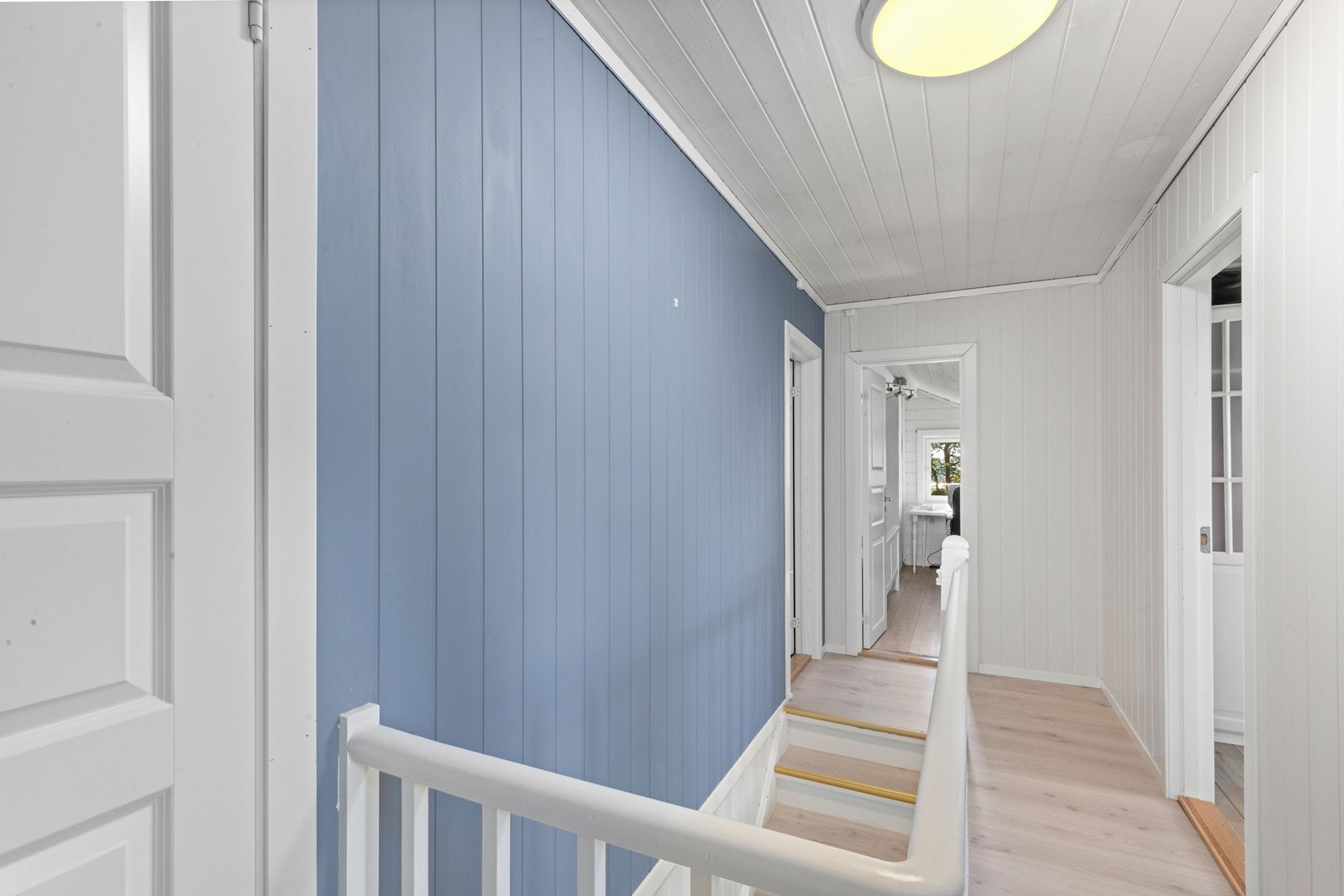 Trapp opp til loftetasje Galleribilde
