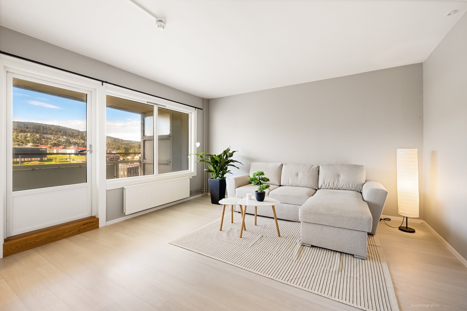 Tiltalende leilighet som er oppusset innvendig på de fleste flater med gulv og vegger. Galleribilde