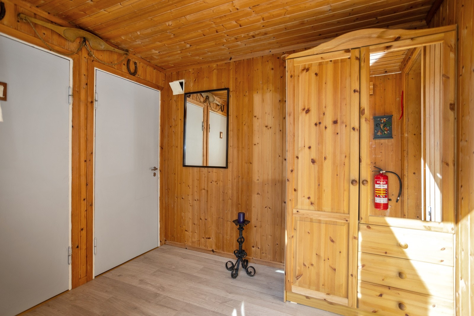 Entré med garderobe Galleribilde