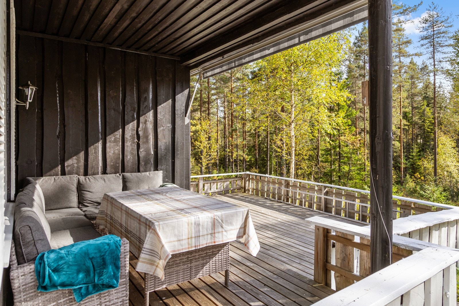 Lun sittekrok på terrassen Galleribilde