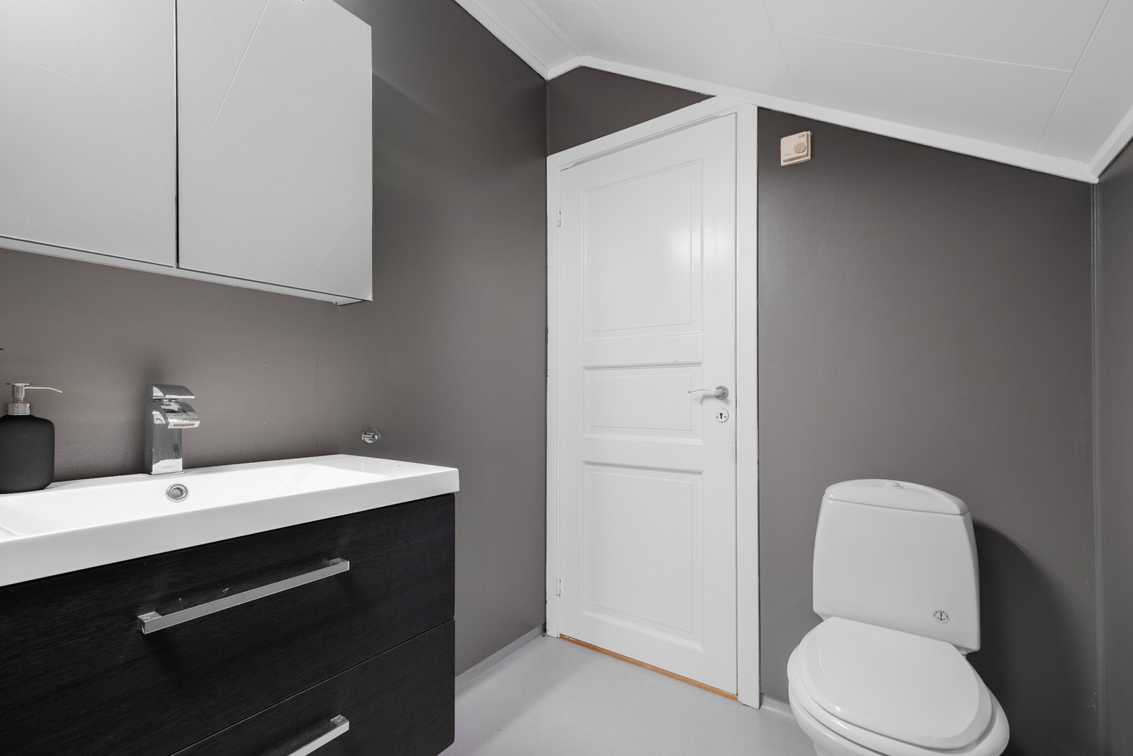Badet på loftet er på ca. 4 m² Galleribilde
