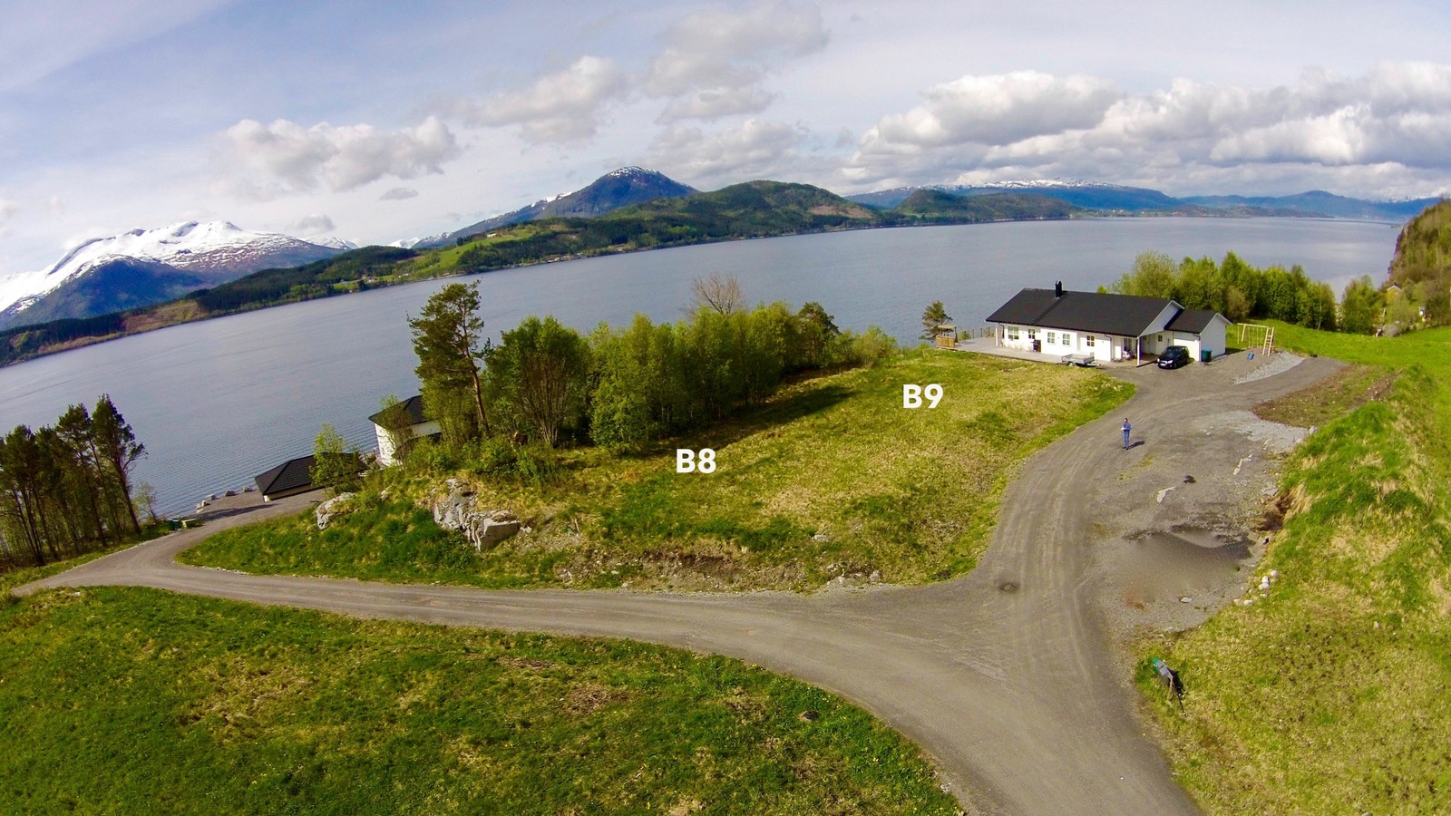 Helt på toppen av boligfeltet ligger tomtene B8 og B9. Utsikt mot vest Galleribilde