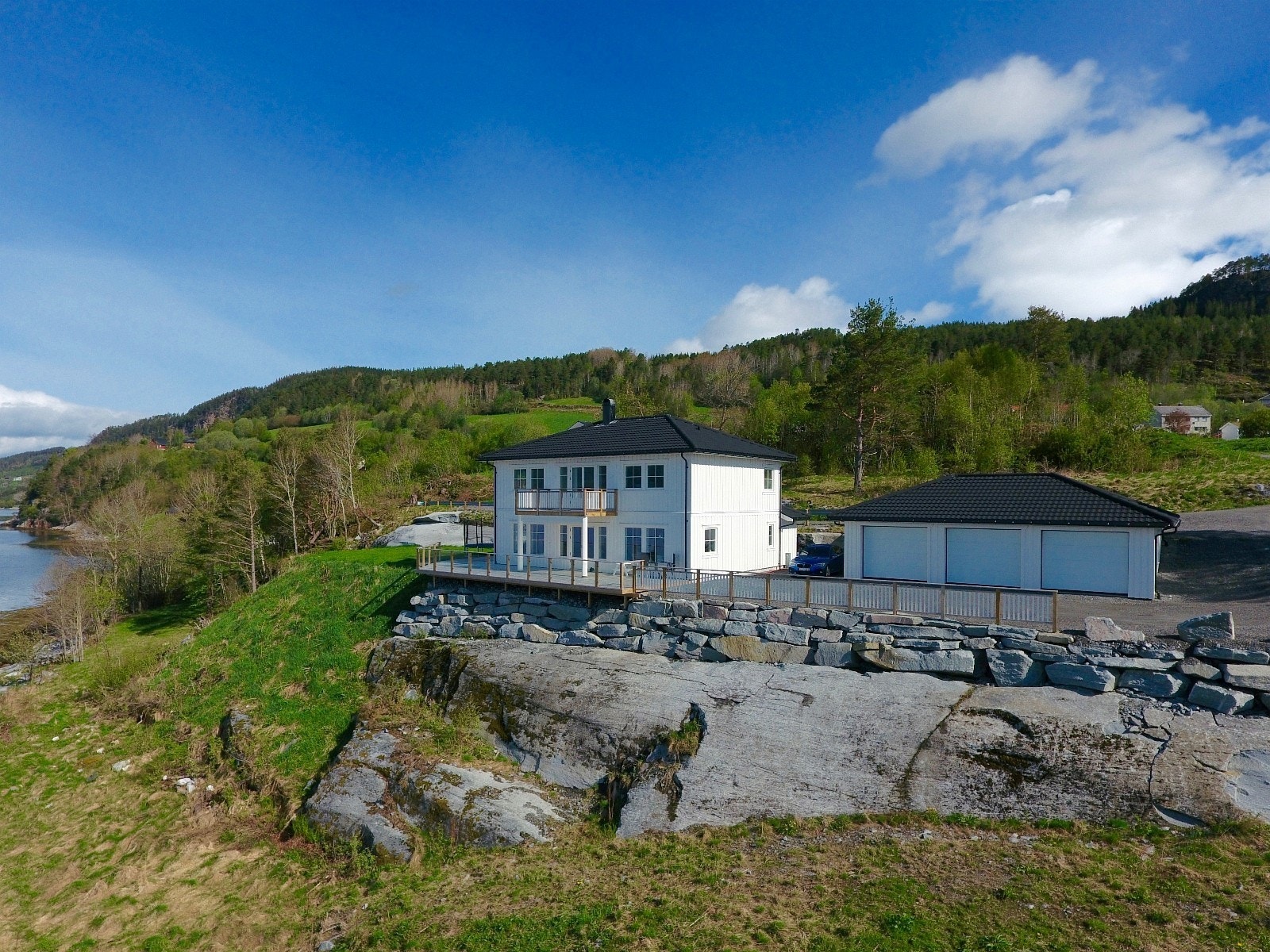 Her ser vi mot nord, nordøst og bebygde tomt B3 Galleribilde