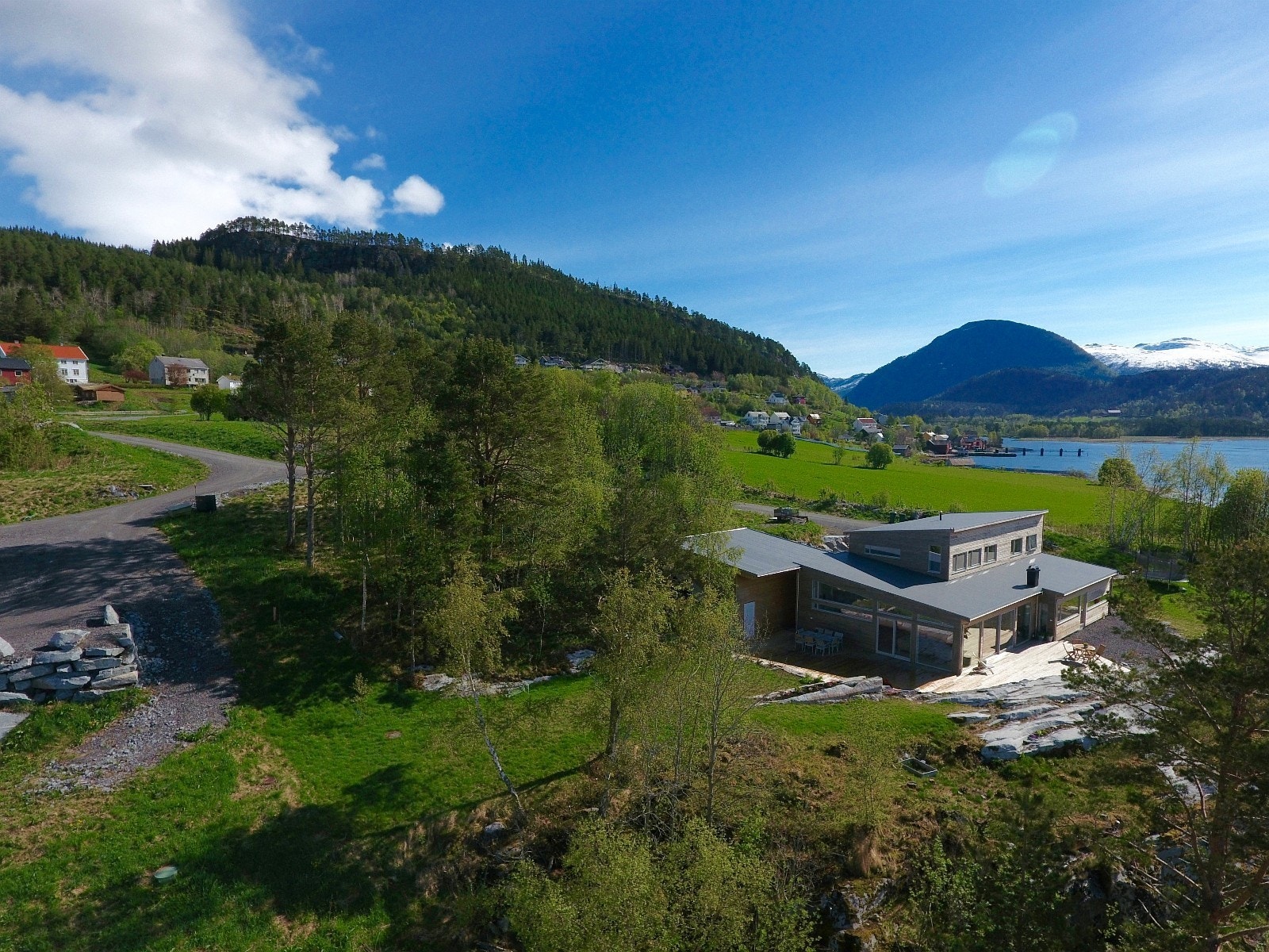 Her ser vi mot øst og bebygde tomt B1 Galleribilde