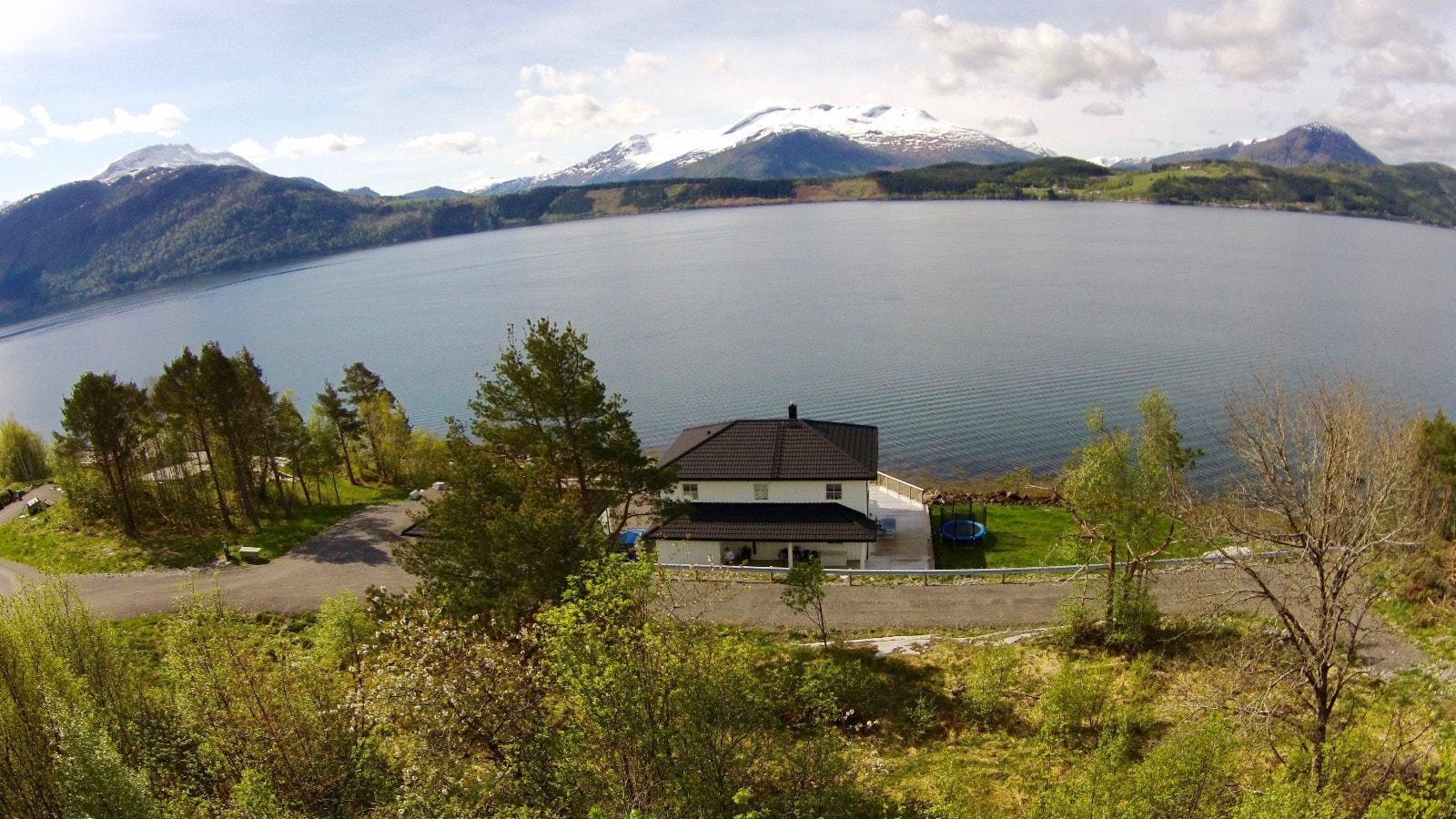 Her fra toppen av haugen i toppen av boligfeltet ned mot bebygde tomt B3 Galleribilde