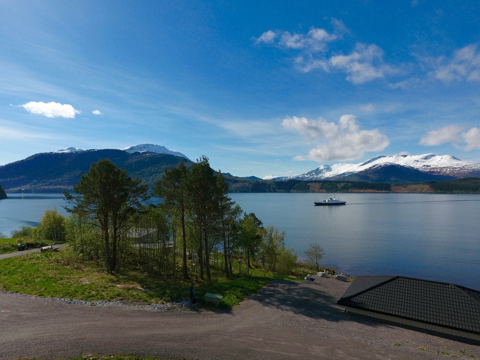 Fortsatt stående i tomt B5 hvor bildeutsnittet er vridd mot øst iforhold til forrige bilde Galleribilde