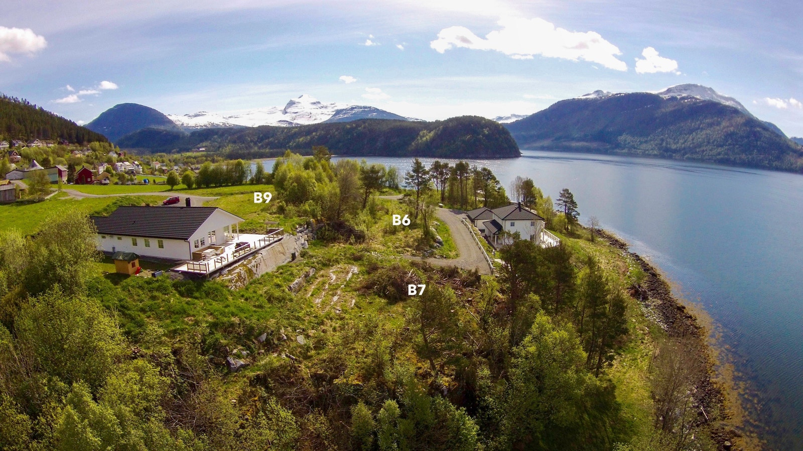 Fortsatt utsikt mot øst og meget flott beliggende Kråkhaugen boligfelt Galleribilde