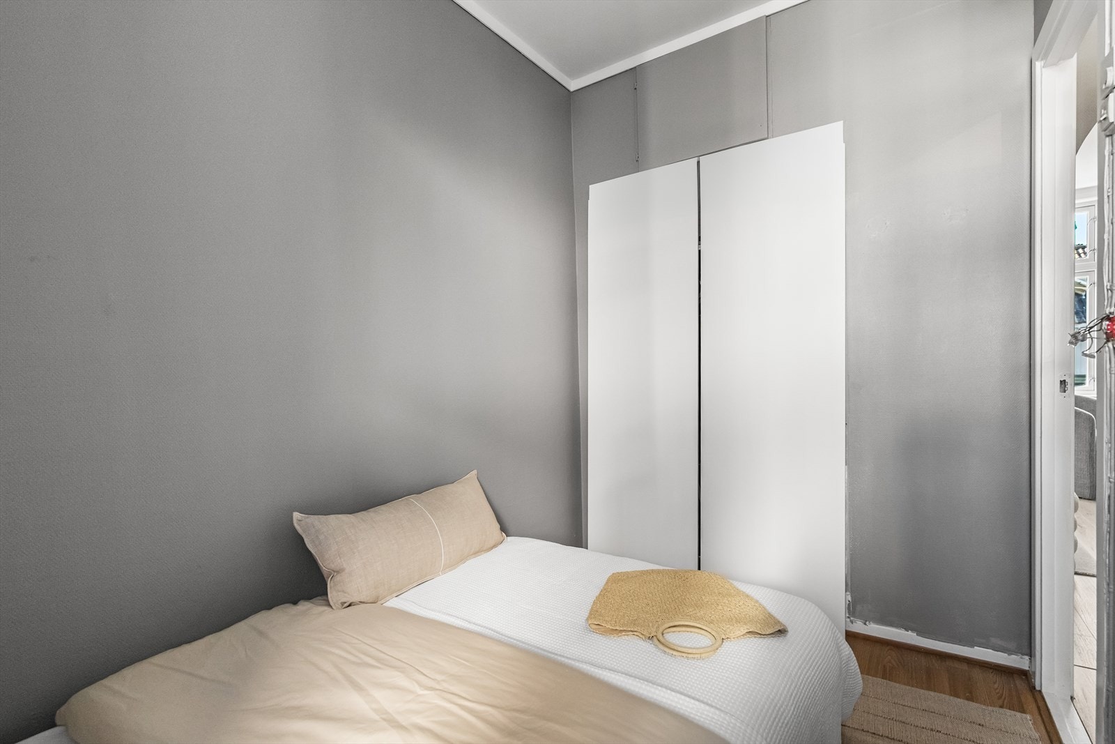 Rommet har innebygd garderobeskap. Galleribilde