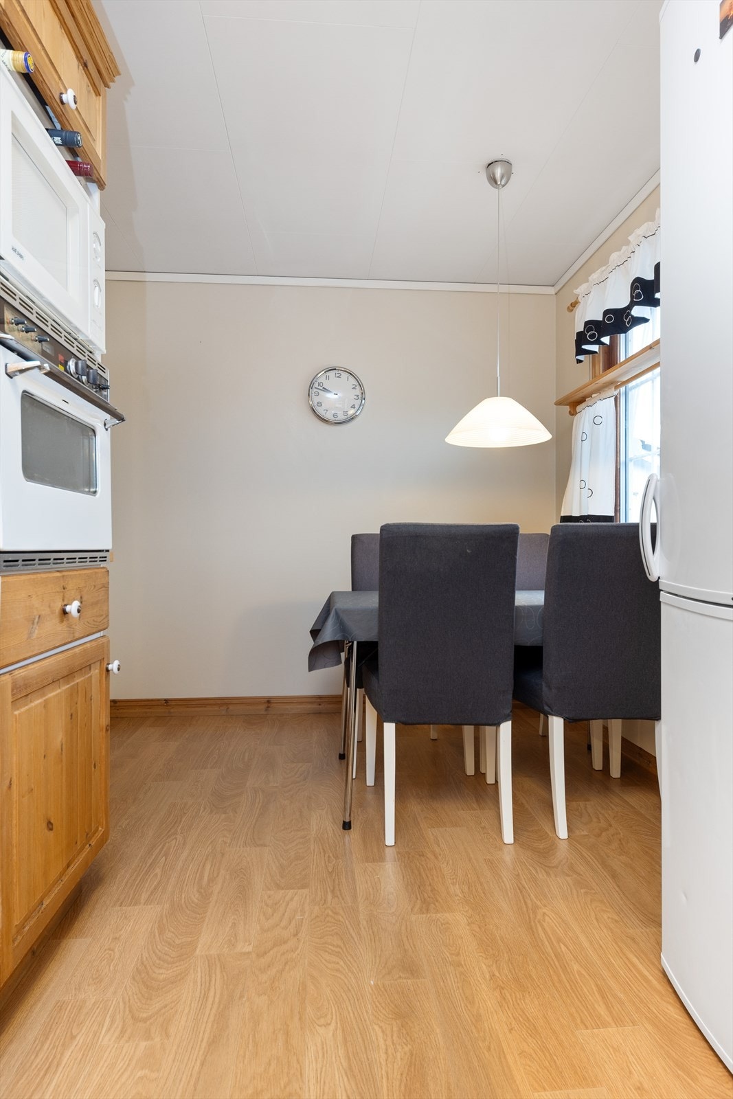 Kjøkken med spiseplass Galleribilde