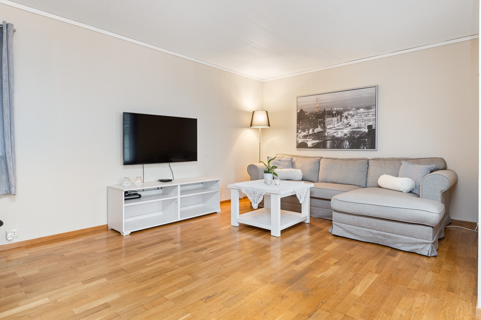 Salong med tv i hovedstue Galleribilde